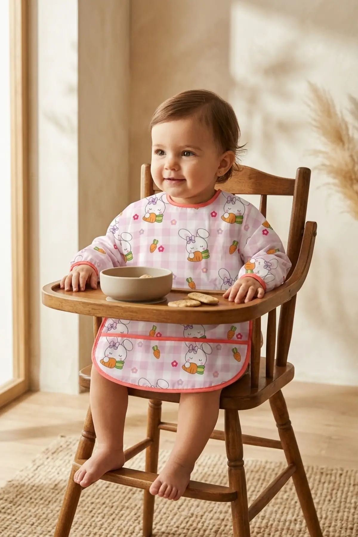 Pembe Ekoseli Tavşan Figürlü Uzun Kollu Bebek Mama Önlüğü - Su Geçirmez Sıvı Tutmaz Cepli BLW Önlüğü 6-24 Ay