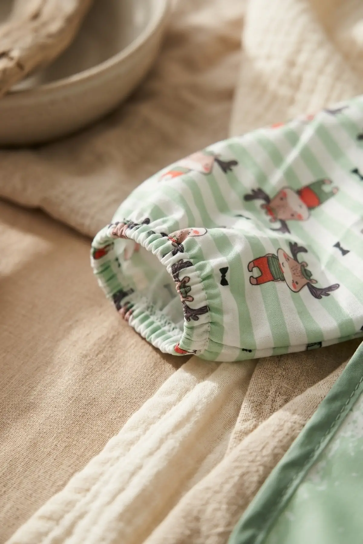 Milo Geyik Figürlü Su Geçirmez Kollu Bebek Beslenme ve Etkinlik Önlüğü - Yeşil Leke Tutmaz BLW Mama Önlüğü 6-24 Ay