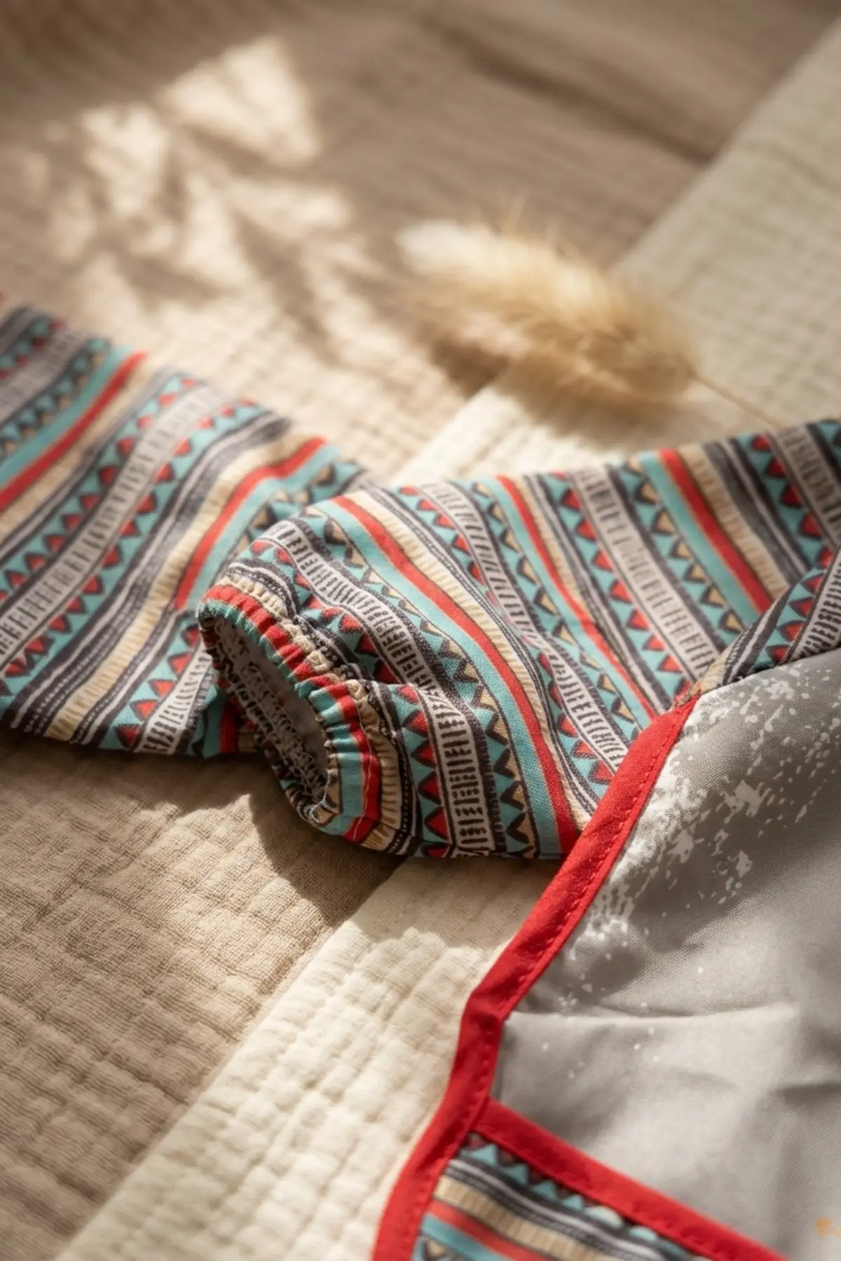 Tribal Bear Serisi Sıvı Geçirmez Uzun Kollu Bebek Mama ve Etkinlik Önlüğü - Boho Tasarım Kırıntı Cepli Smock 6-24 Ay