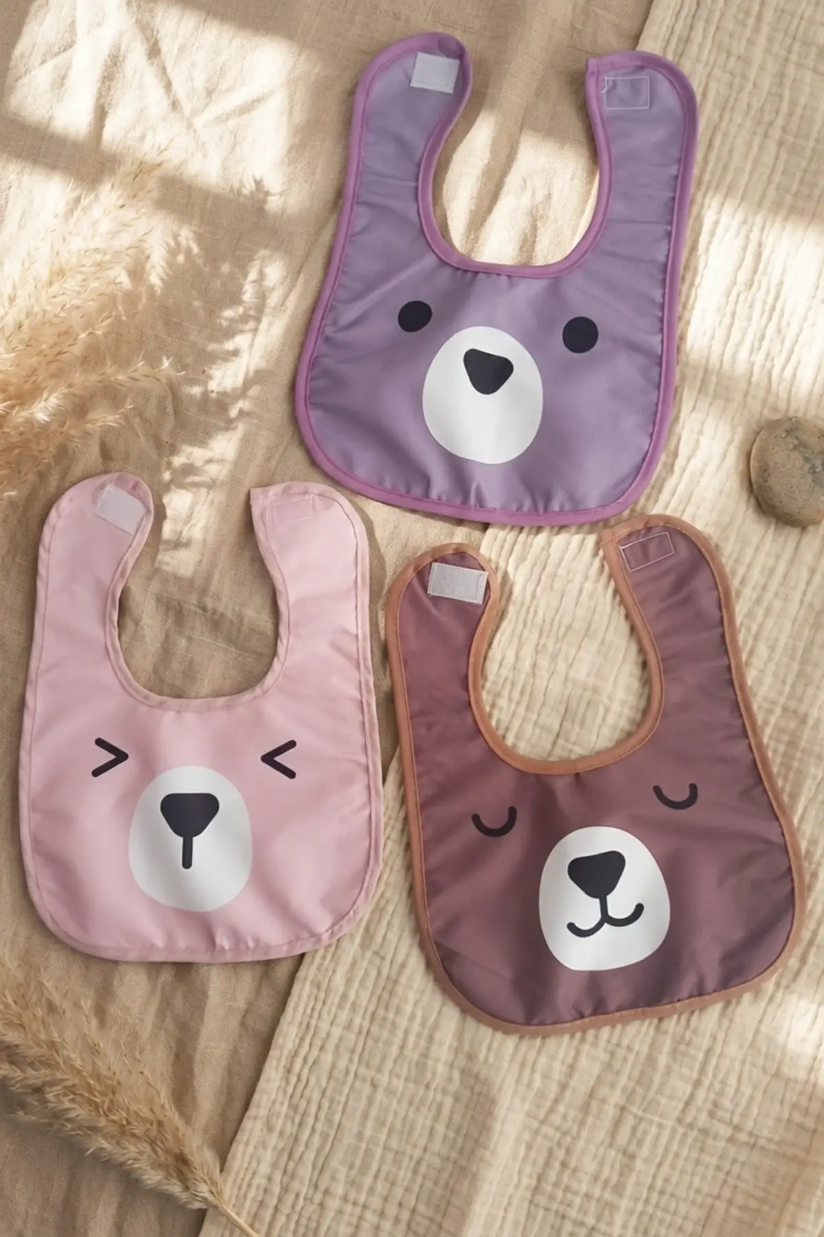 Beary Comfort 3lü Paket Sıvı Geçirmez Leke Tutmaz Ayıcık Figürlü Bebek Mama Önlüğü Seti - Pastel Renkler & Ayarlanabilir Boyun Bandı 0-12 Ay