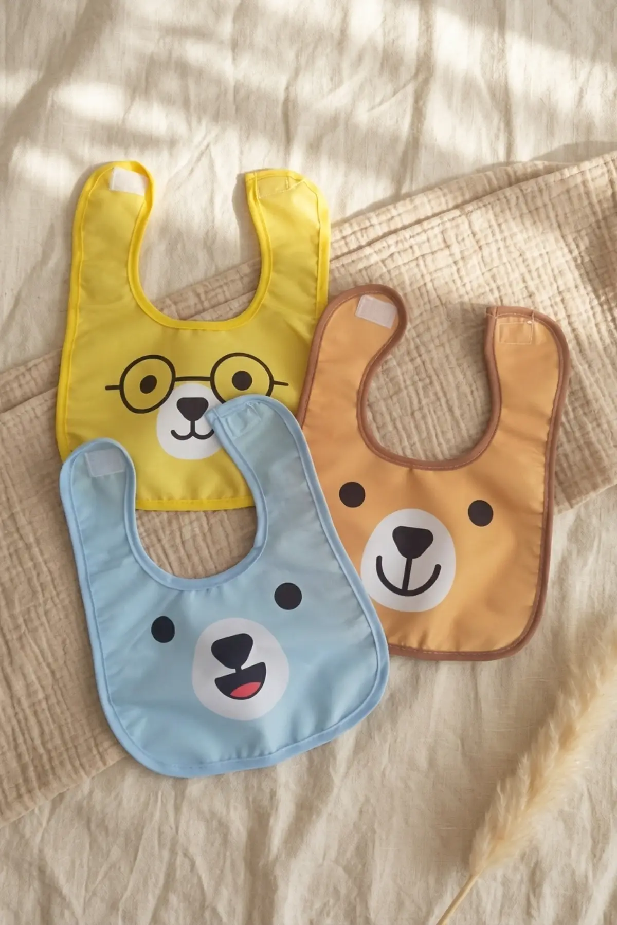 Beary Friends 3lü Paket Sıvı Geçirmez Leke Tutmaz Silinebilir Ayıcık Figürlü Bebek Mama Önlüğü Seti - Premium Konfor 0-12 Ay