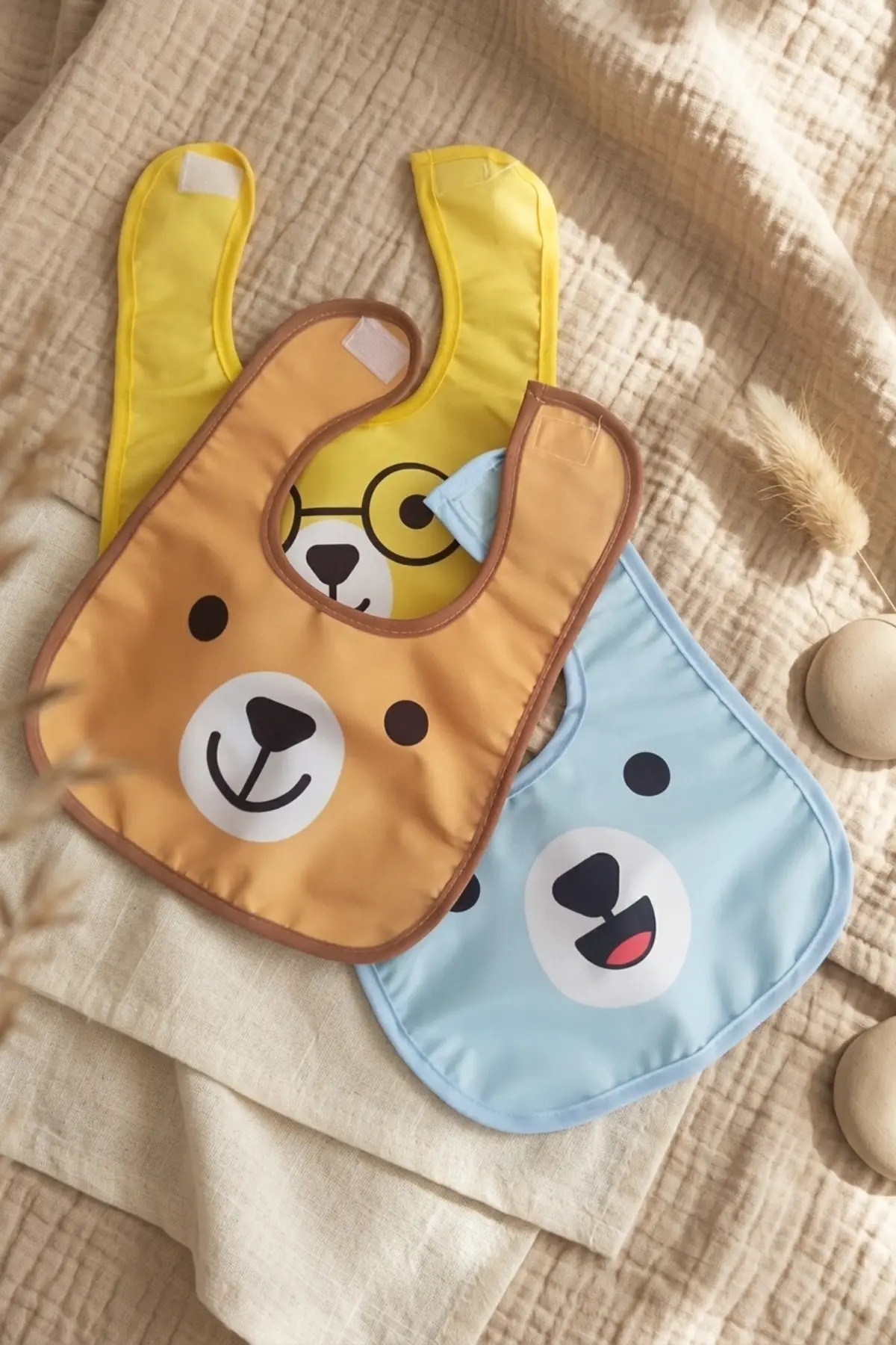 Beary Friends 3lü Paket Sıvı Geçirmez Leke Tutmaz Silinebilir Ayıcık Figürlü Bebek Mama Önlüğü Seti - Premium Konfor 0-12 Ay