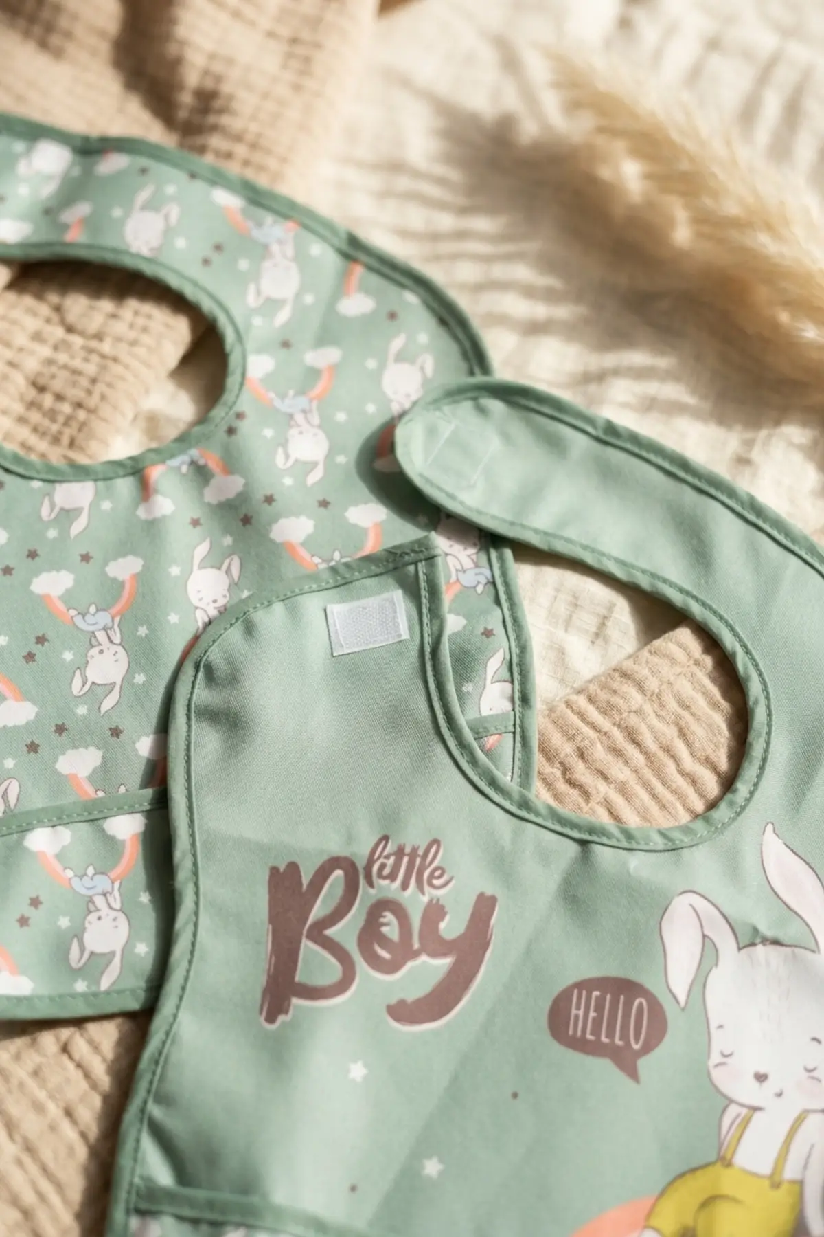 Nino 2li Su Geçirmez Bebek Mama Önlüğü Seti - Mint Yeşil Tavşan Desenli, Leke Tutmaz ve Kırıntı Cepli Ek Gıda Önlüğü 0-12 Ay