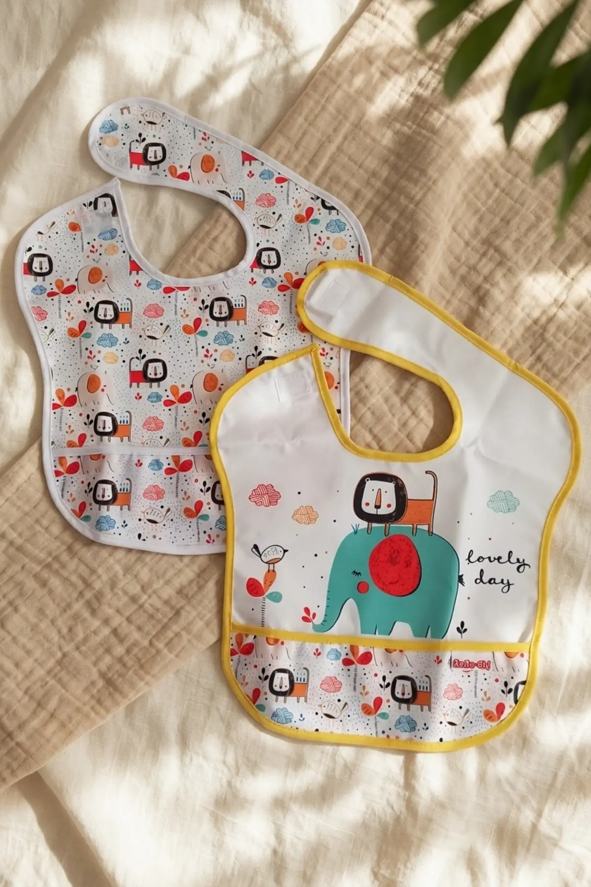 Safari Bliss 2li Su Geçirmez Cepli Bebek Mama Önlüğü - Leke Tutmaz Silinebilir Safari Desenli Mama Önlüğü Seti 0-12 Ay