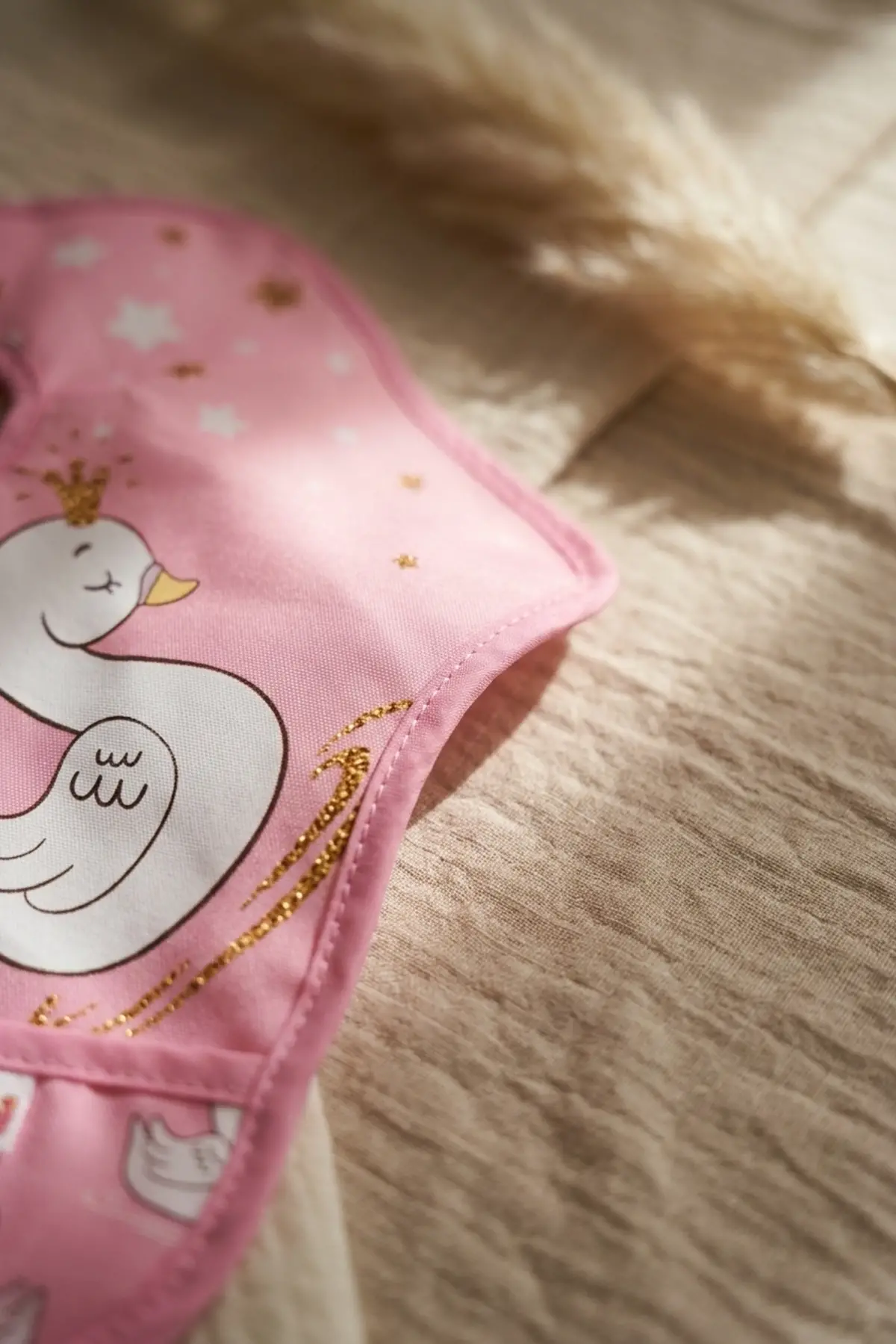 Swan Princess 2li Sıvı Geçirmez Mama Önlüğü Seti - Pembe Kuğu Desenli, Kırıntı Cepli ve Leke Tutmaz Bebek Önlüğü 0-12 Ay