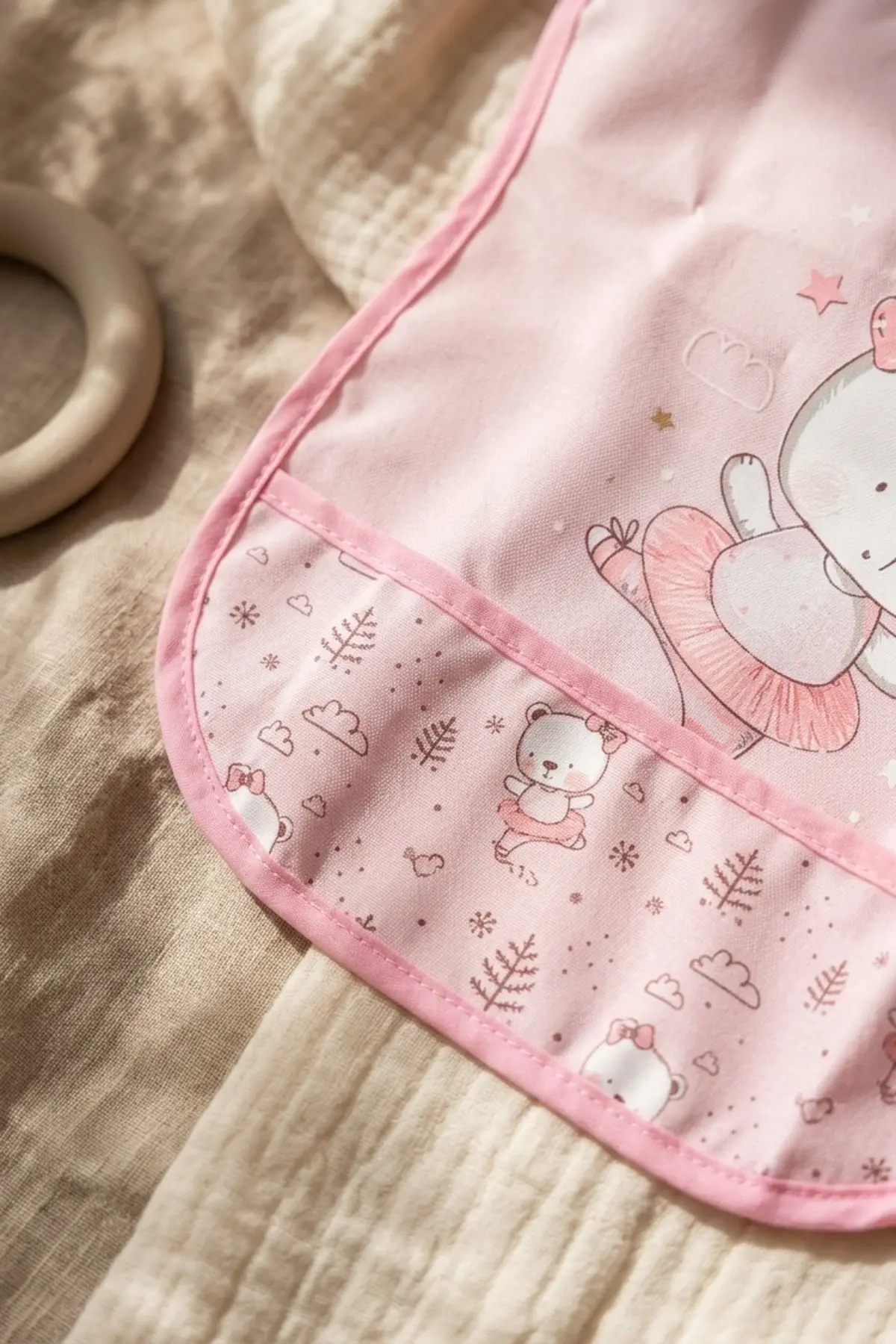 Bella Bear 2li Sıvı Geçirmez Cepli Mama Önlüğü - Pembe Balerin Ayıcık Desenli Leke Tutmaz Bebek Önlüğü 0-12 Ay