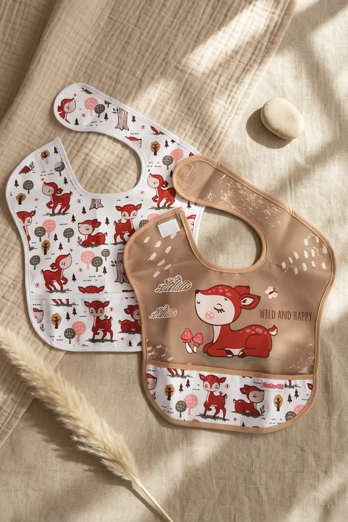 Bambi Serisi 2li Sıvı Geçirmez Cepli Bebek Mama Önlüğü - Orman Temalı Leke Tutmaz Ayarlanabilir Cırtlı Set 0-12 Ay