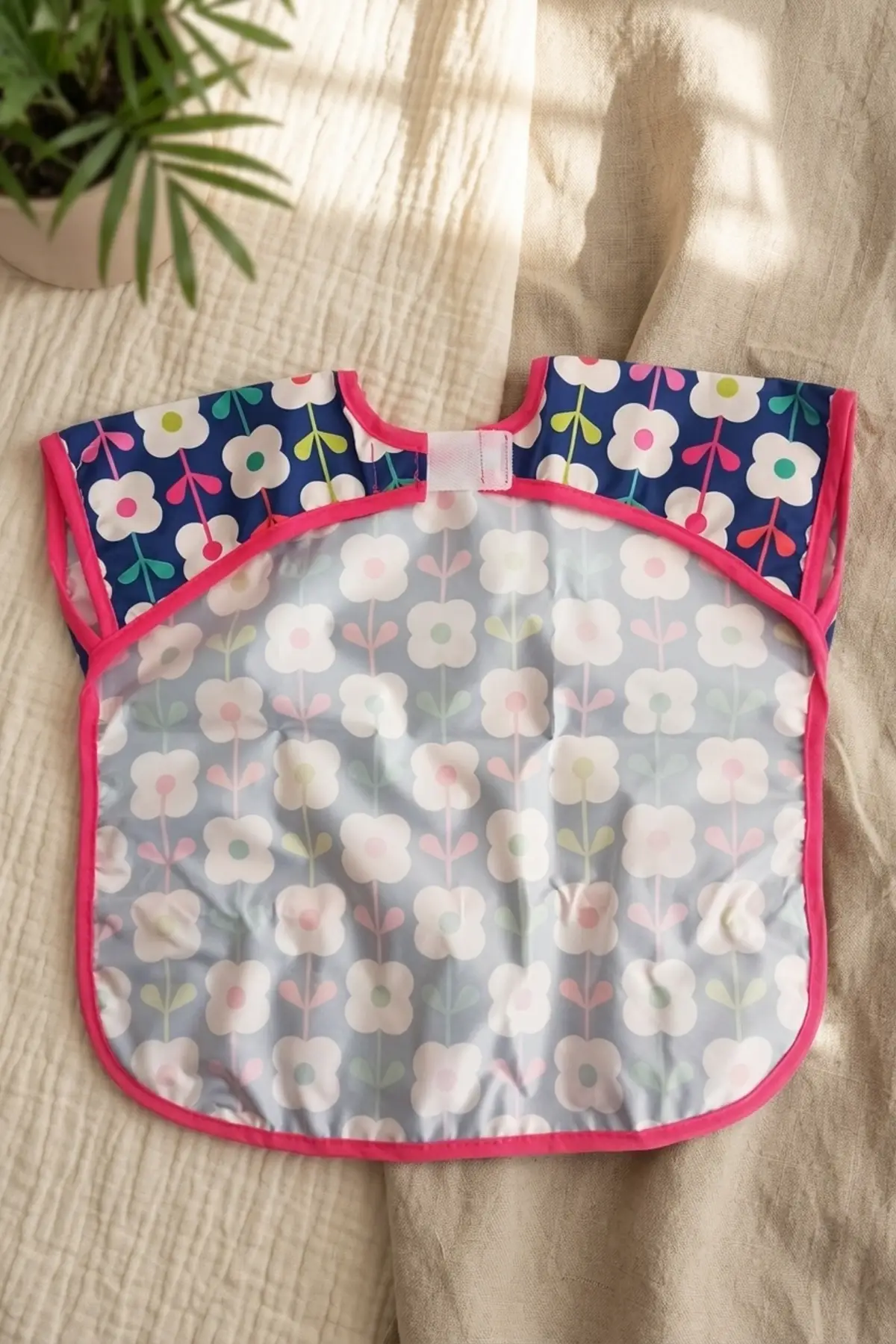 Çiçek Desenli Sıvı Geçirmez Bebek Mama Önlüğü - Geniş Cepli ve Leke Tutmaz Smock Önlük 6-24 Ay