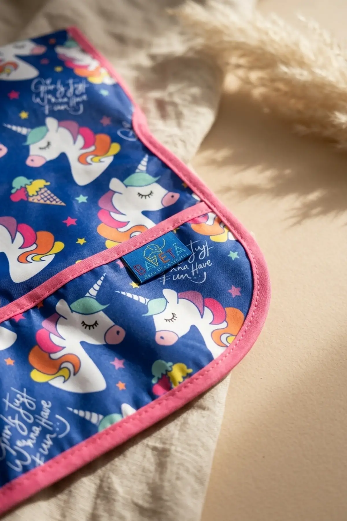 UniMagic Unicorn Desenli Sıvı Geçirmez Cepli Bebek Mama Önlüğü - BLW Uyumlu Leke Tutmaz Aktiviteli Bebek Önlüğü 6-24 Ay