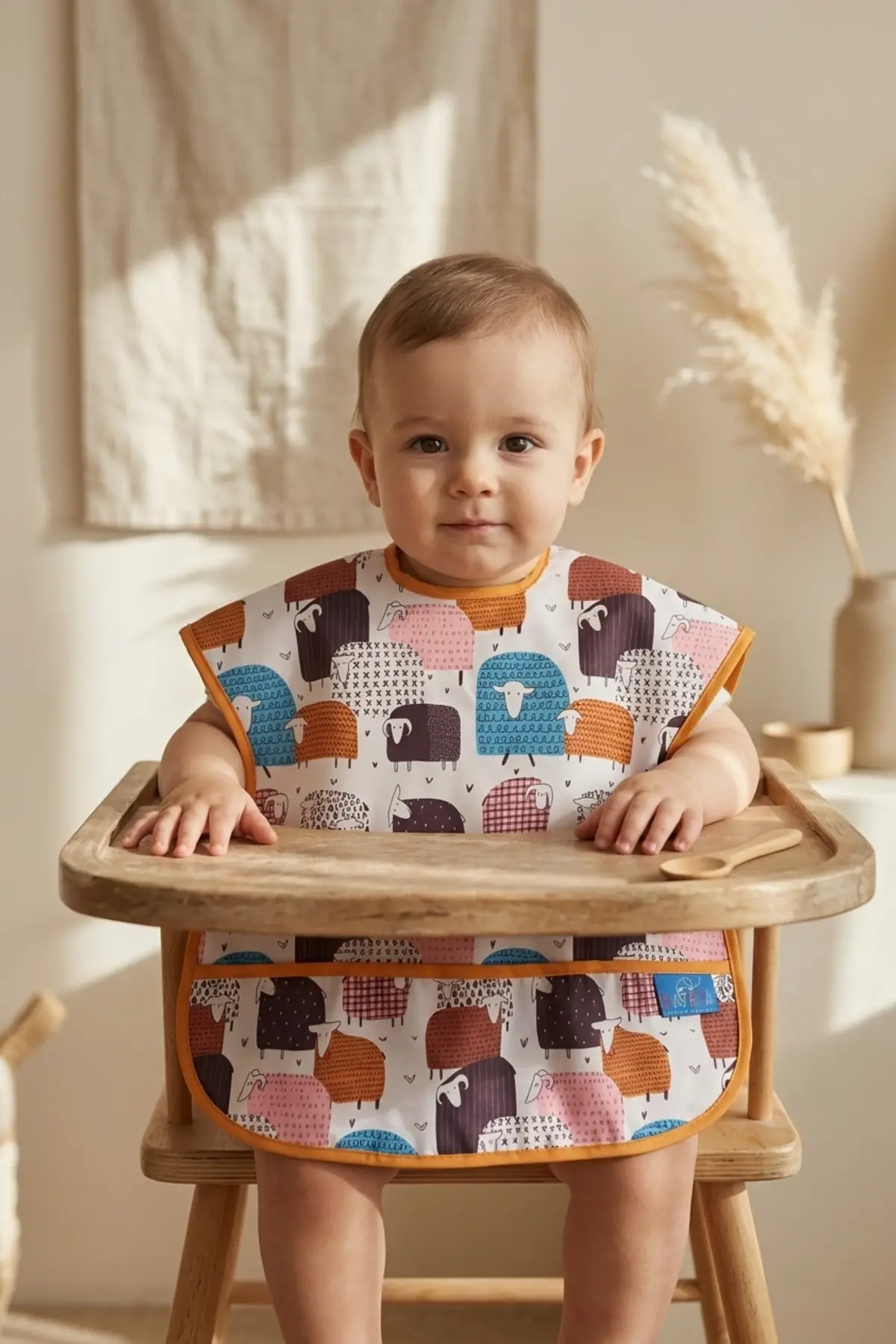 WoolyJoy Renkli Koyun Desenli Leke Tutmaz Sıvı Geçirmez Cepli Bebek Mama Önlüğü - BLW Uyumlu Kolsuz Smock 6-24 Ay