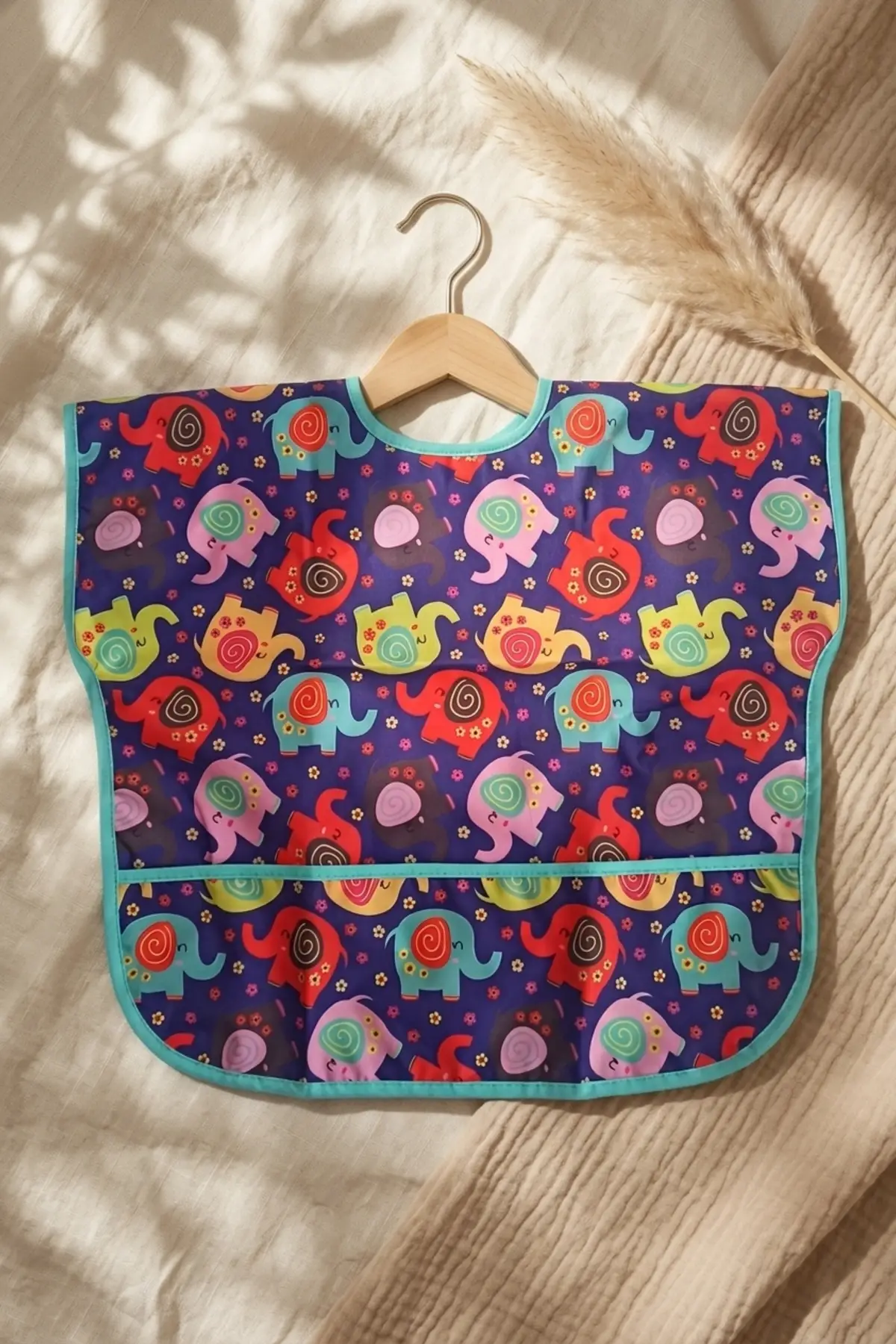 Elly Joy Renkli Fil Desenli Sıvı Geçirmez Leke Tutmaz Bebek Mama Önlüğü - Ergonomik Kolsuz Faaliyet ve Yemek Önlüğü 6-24 Ay