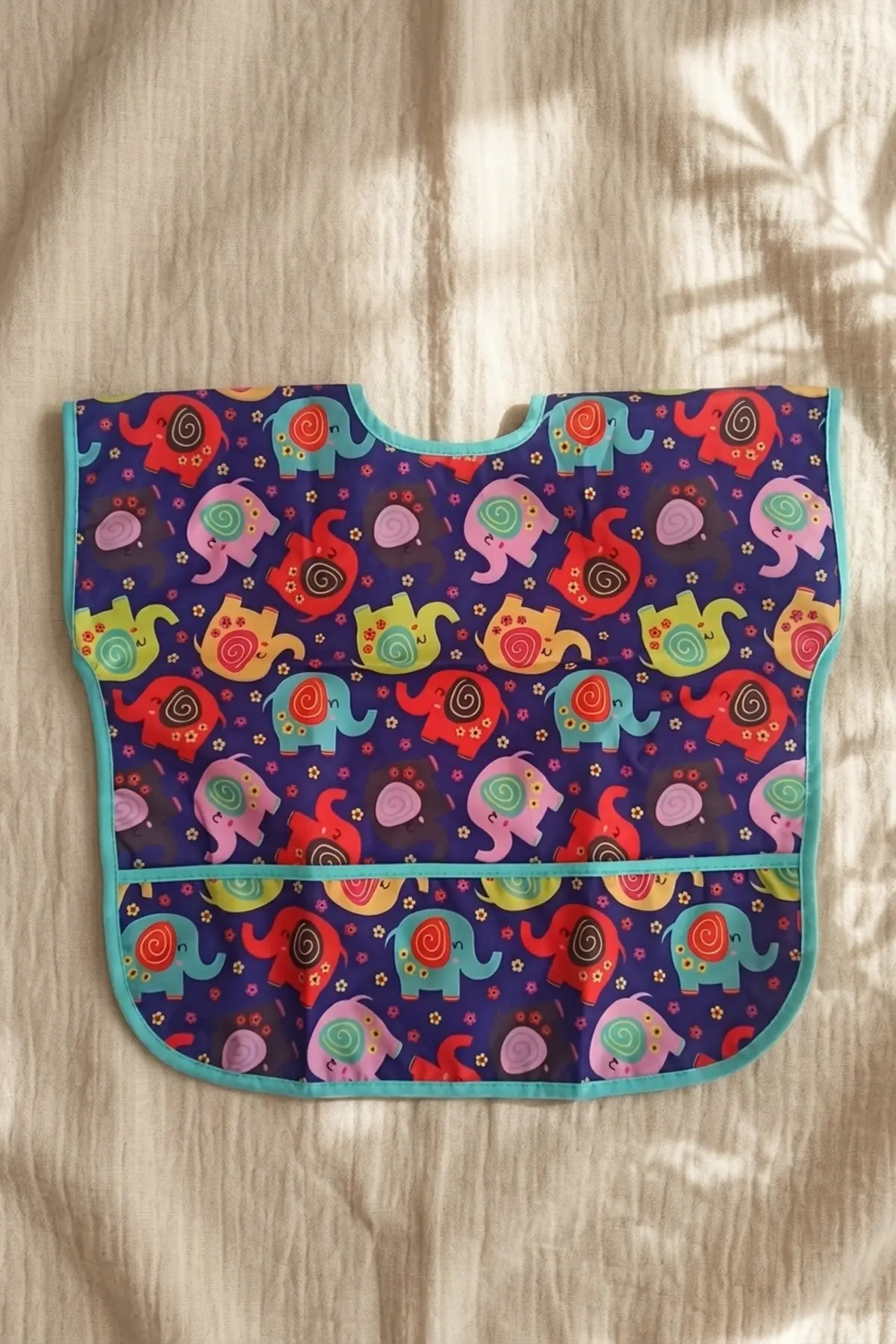 Elly Joy Renkli Fil Desenli Sıvı Geçirmez Leke Tutmaz Bebek Mama Önlüğü - Ergonomik Kolsuz Faaliyet ve Yemek Önlüğü 6-24 Ay