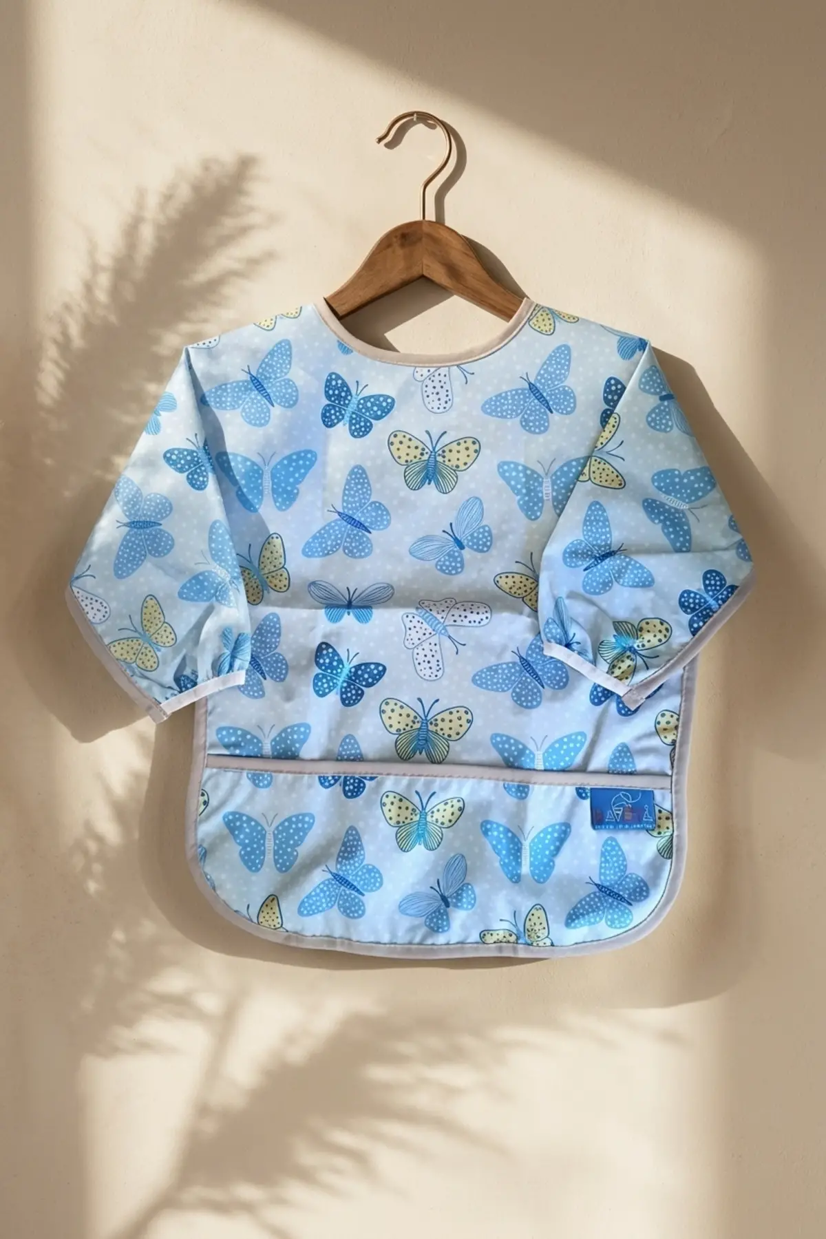 Aura Butterfly Mavi Kelebek Desenli Sıvı Geçirmez Uzun Kollu Bebek Mama ve Etkinlik Önlüğü - Leke Tutmaz BLW Dostu 6-24 Ay