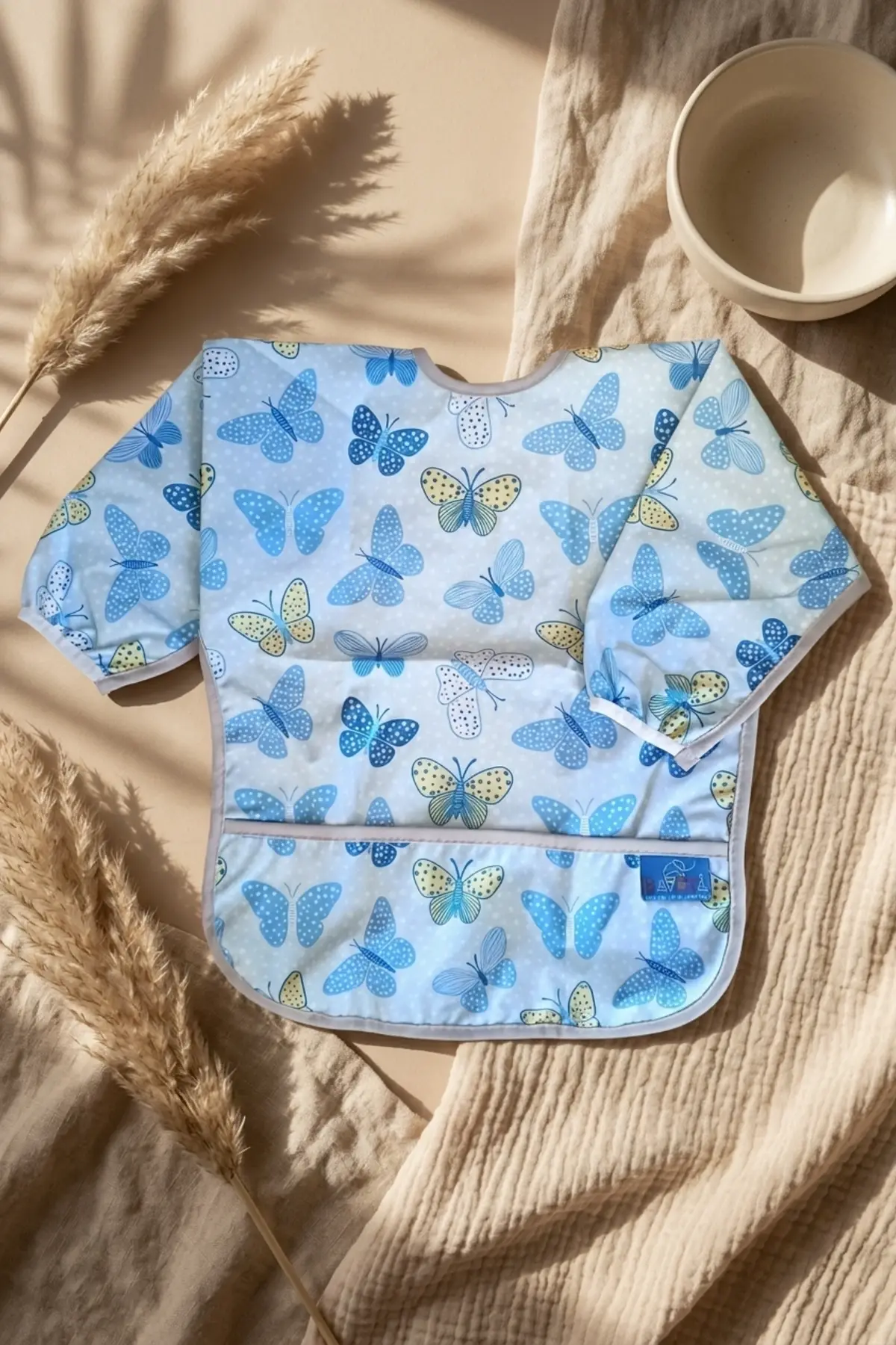 Aura Butterfly Mavi Kelebek Desenli Sıvı Geçirmez Uzun Kollu Bebek Mama ve Etkinlik Önlüğü - Leke Tutmaz BLW Dostu 6-24 Ay