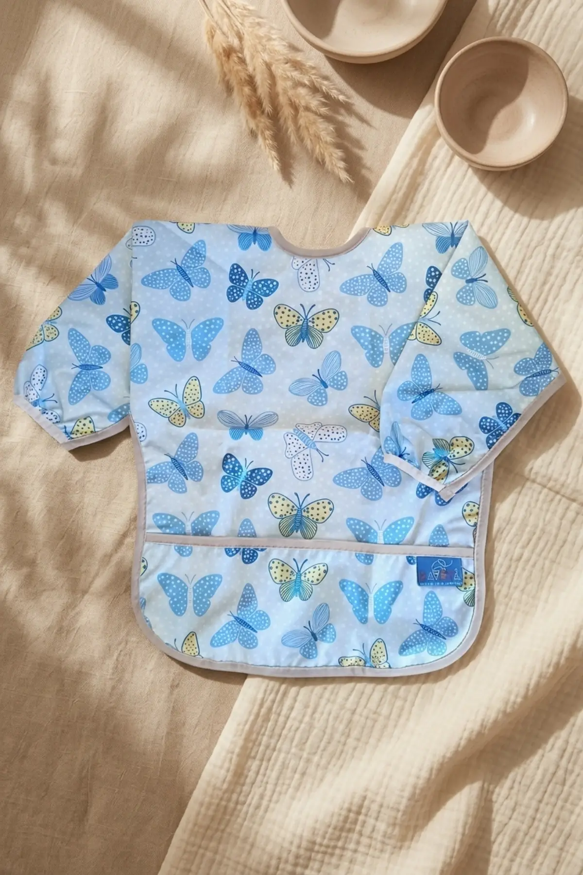 Aura Butterfly Mavi Kelebek Desenli Sıvı Geçirmez Uzun Kollu Bebek Mama ve Etkinlik Önlüğü - Leke Tutmaz BLW Dostu 6-24 Ay