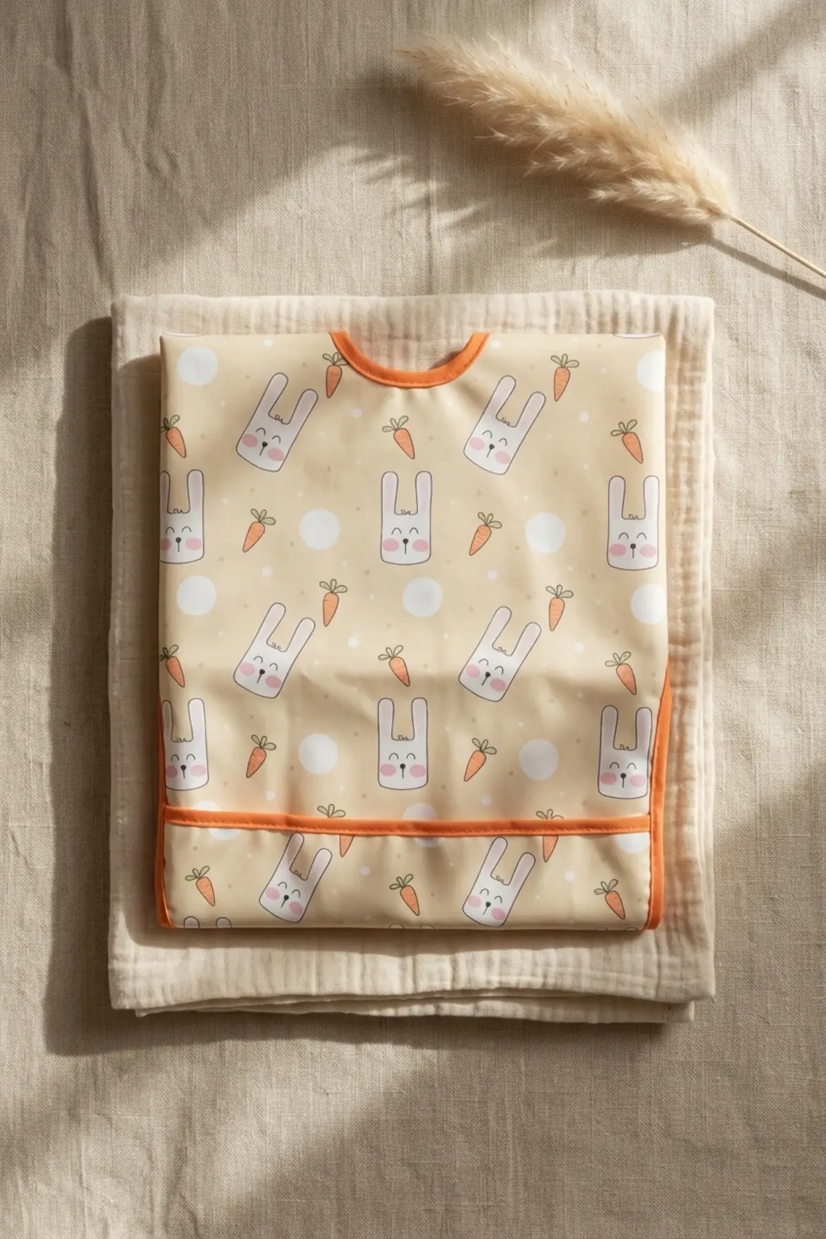 Bunny Bliss Su Geçirmez Kollu Bebek Mama Önlüğü - Leke Tutmaz BLW Uyumlu Tavşan Desenli Mama Önlüğü 6-24 Ay
