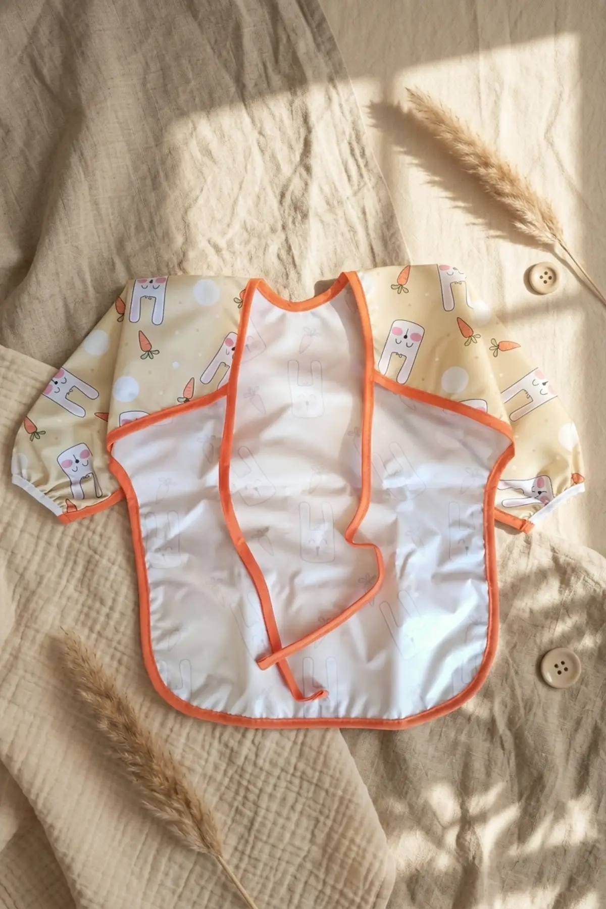 Bunny Bliss Su Geçirmez Kollu Bebek Mama Önlüğü - Leke Tutmaz BLW Uyumlu Tavşan Desenli Mama Önlüğü 6-24 Ay