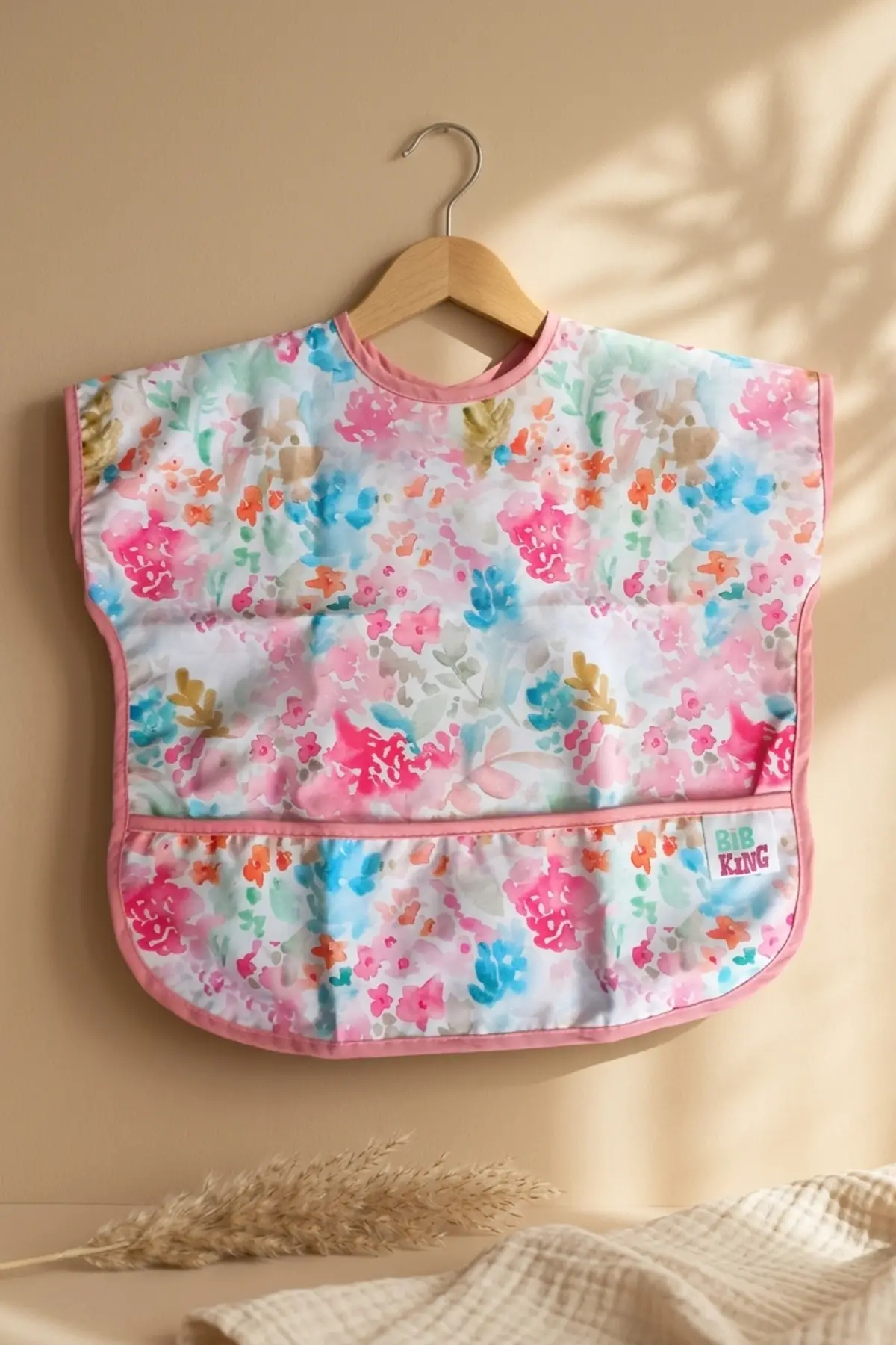 Flora Bloom Sıvı Geçirmez Cepli Bebek Mama Önlüğü - Suluboya Çiçek Desenli Premium Mama Önlüğü 6-24 Ay