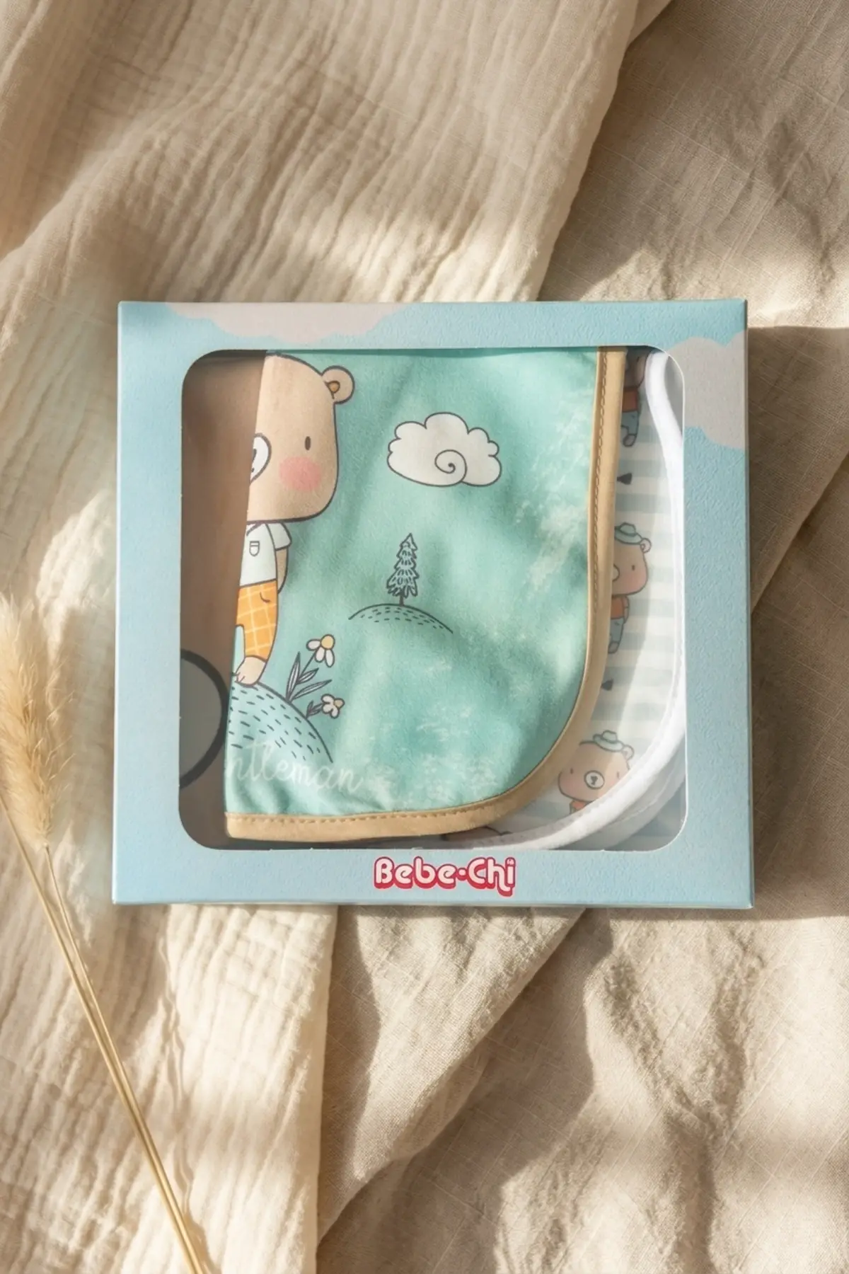 Little Gentleman Serisi 3lü Lüks Pamuklu Bebek Mama Önlüğü - Mint Yeşili ve Bej Ayıcık Desenli Sıvı Geçirmez Ayarlanabilir Çıtçıtlı Set 0-12 Ay