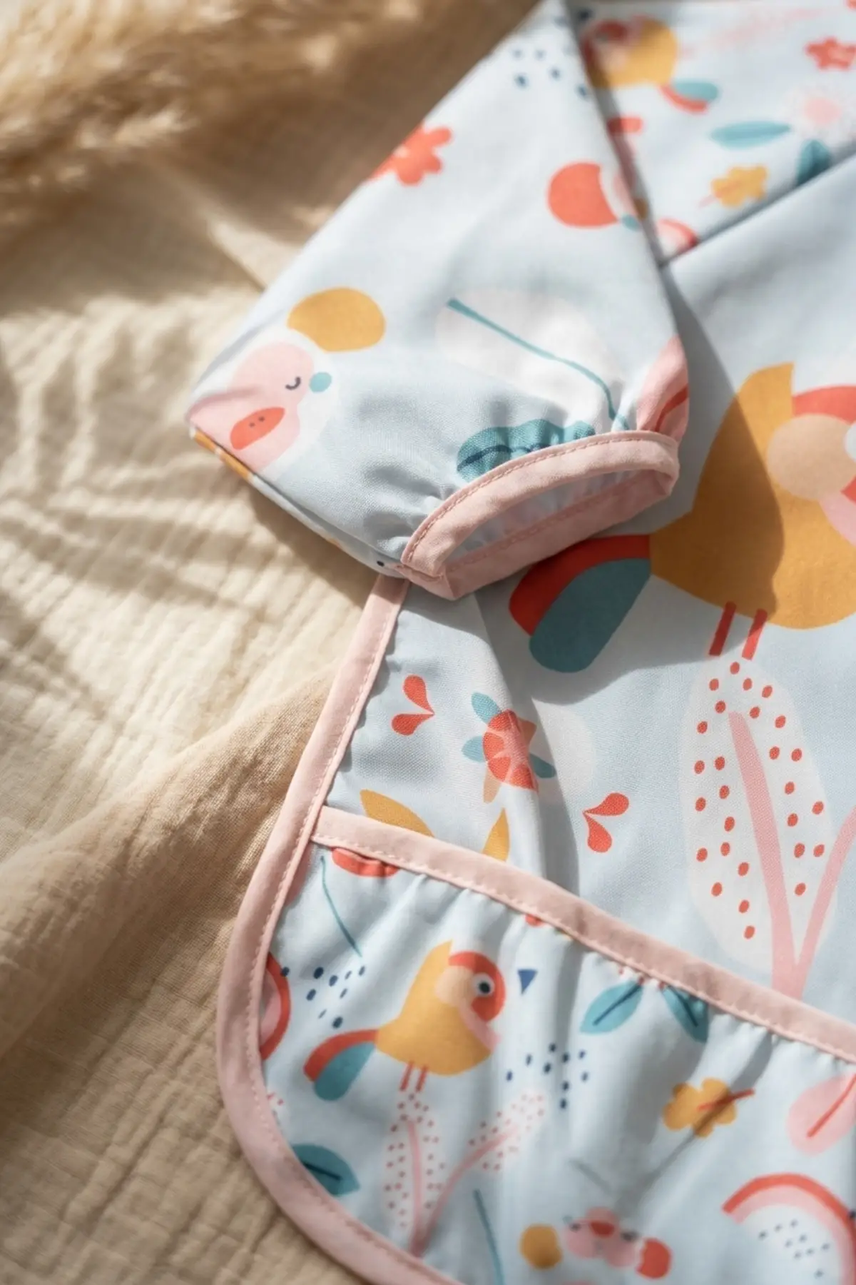 MiniVibe 2li Set Sıvı Geçirmez Uzun Kollu Mama ve Aktivite Önlüğü - BLW Uyumlu, Leke Tutmaz, Kuş ve Çiçek Desenli 6-24 Ay
