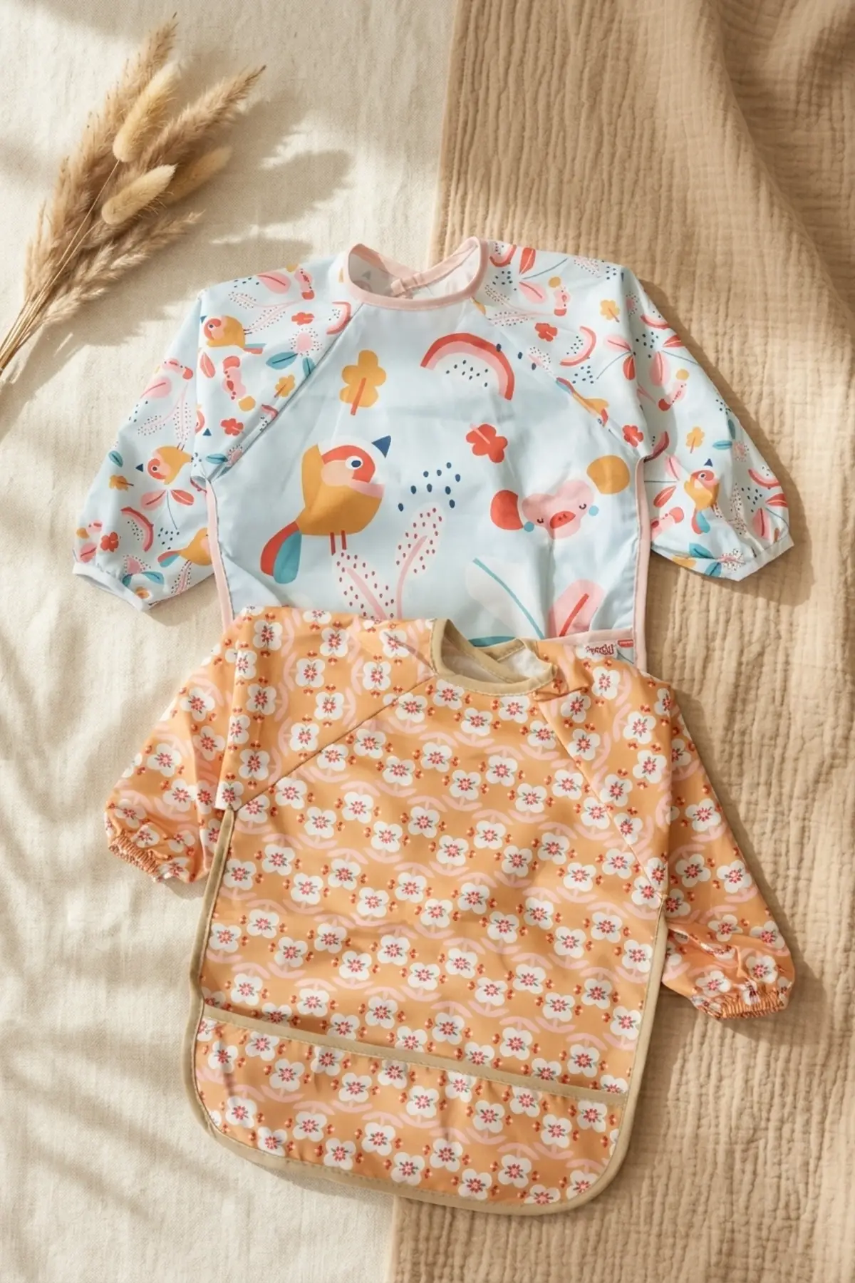 MiniVibe 2li Set Sıvı Geçirmez Uzun Kollu Mama ve Aktivite Önlüğü - BLW Uyumlu, Leke Tutmaz, Kuş ve Çiçek Desenli 6-24 Ay