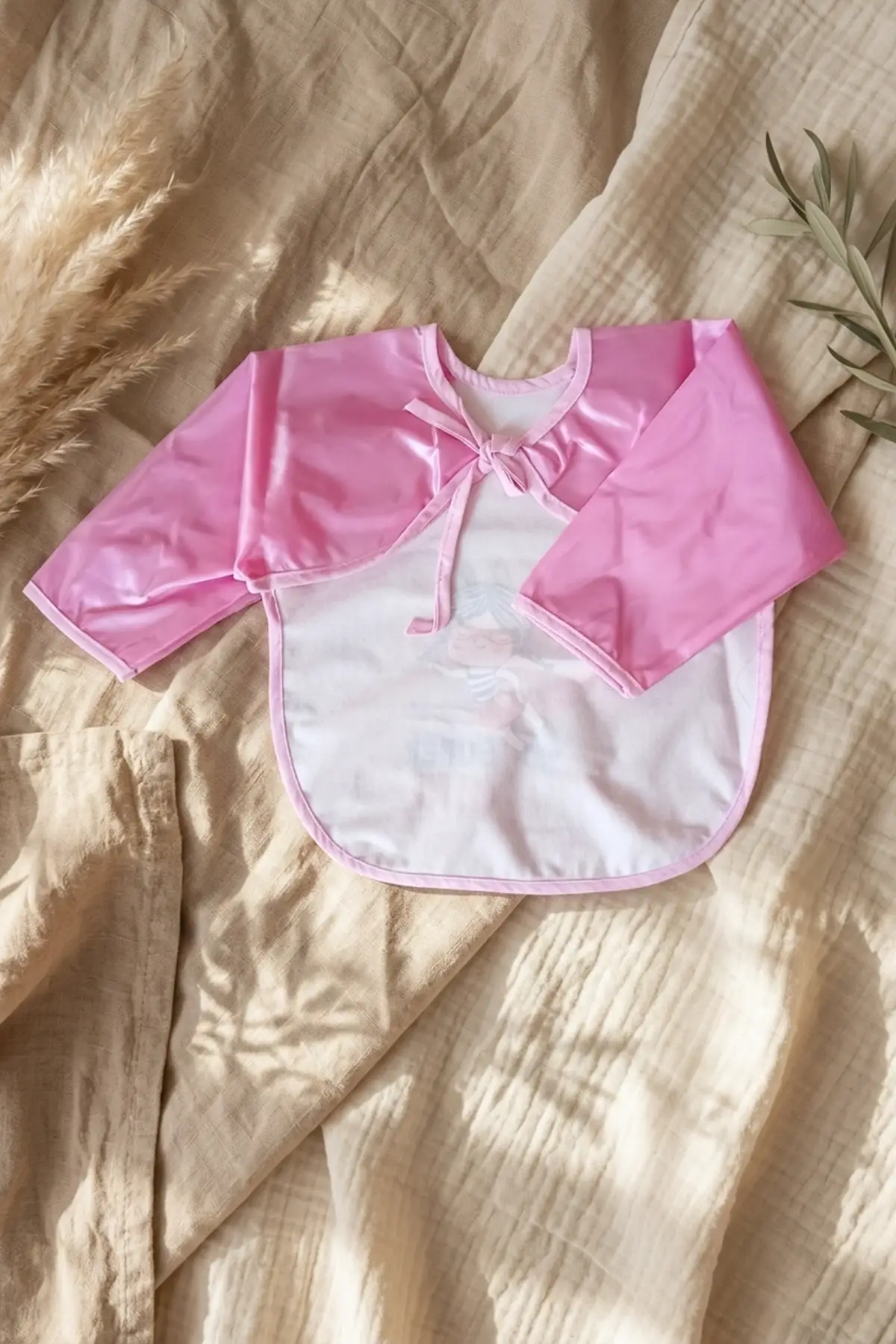 Super Girl Desenli Sıvı Geçirmez Uzun Kollu Bebek Mama ve Aktivite Önlüğü - Pembe Puantiyeli BLW Uyumlu 6-18 Ay