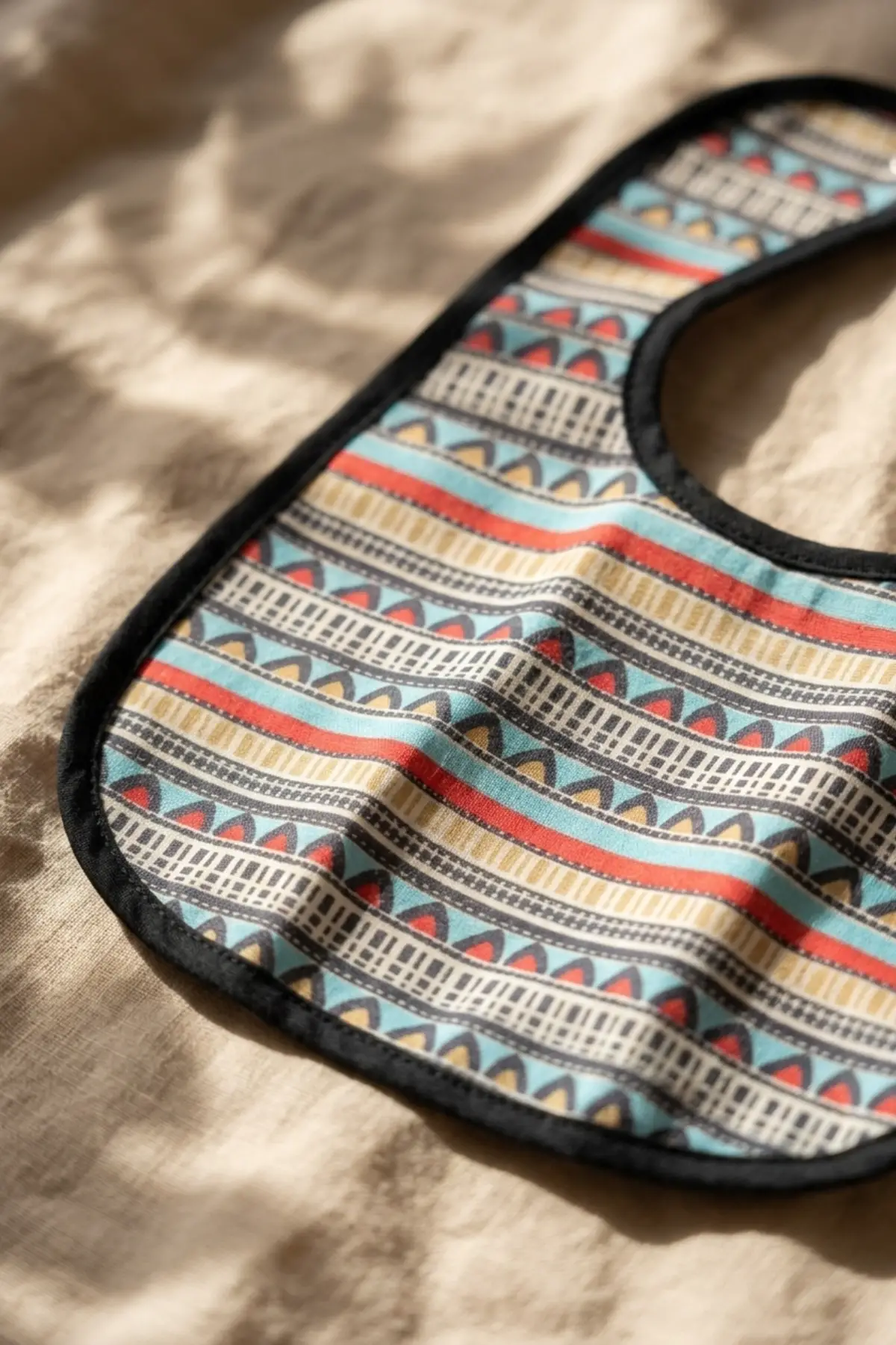 Bebek Mama Önlüğü 3lü Set - Boho Tribal Serisi Su Geçirmez Sıvı İtici Kumaş Leke Tutmaz Çıtçıtlı Ayarlanabilir Boyun Yapısı 0-12 Ay