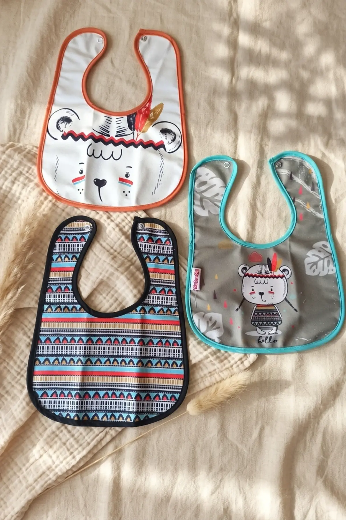 Bebek Mama Önlüğü 3lü Set - Boho Tribal Serisi Su Geçirmez Sıvı İtici Kumaş Leke Tutmaz Çıtçıtlı Ayarlanabilir Boyun Yapısı 0-12 Ay