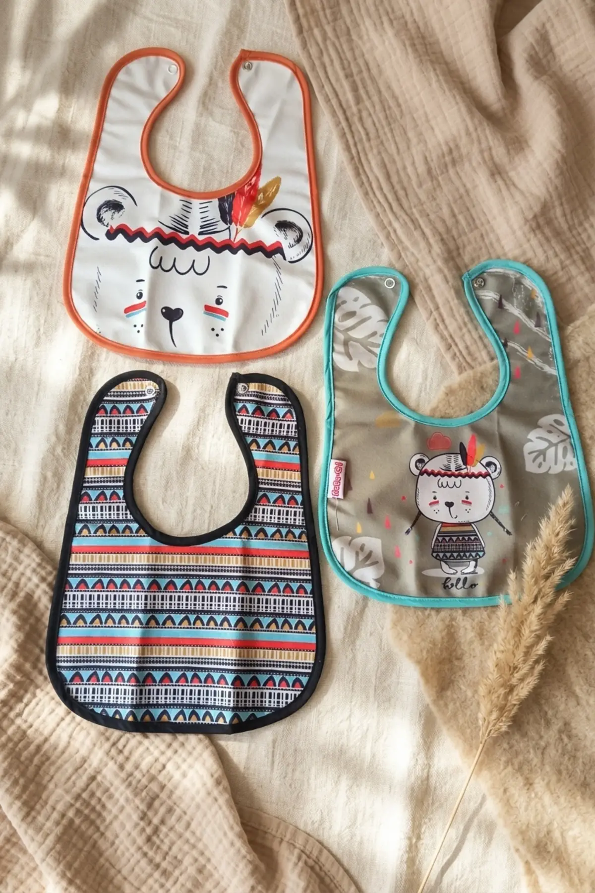 Bebek Mama Önlüğü 3lü Set - Boho Tribal Serisi Su Geçirmez Sıvı İtici Kumaş Leke Tutmaz Çıtçıtlı Ayarlanabilir Boyun Yapısı 0-12 Ay