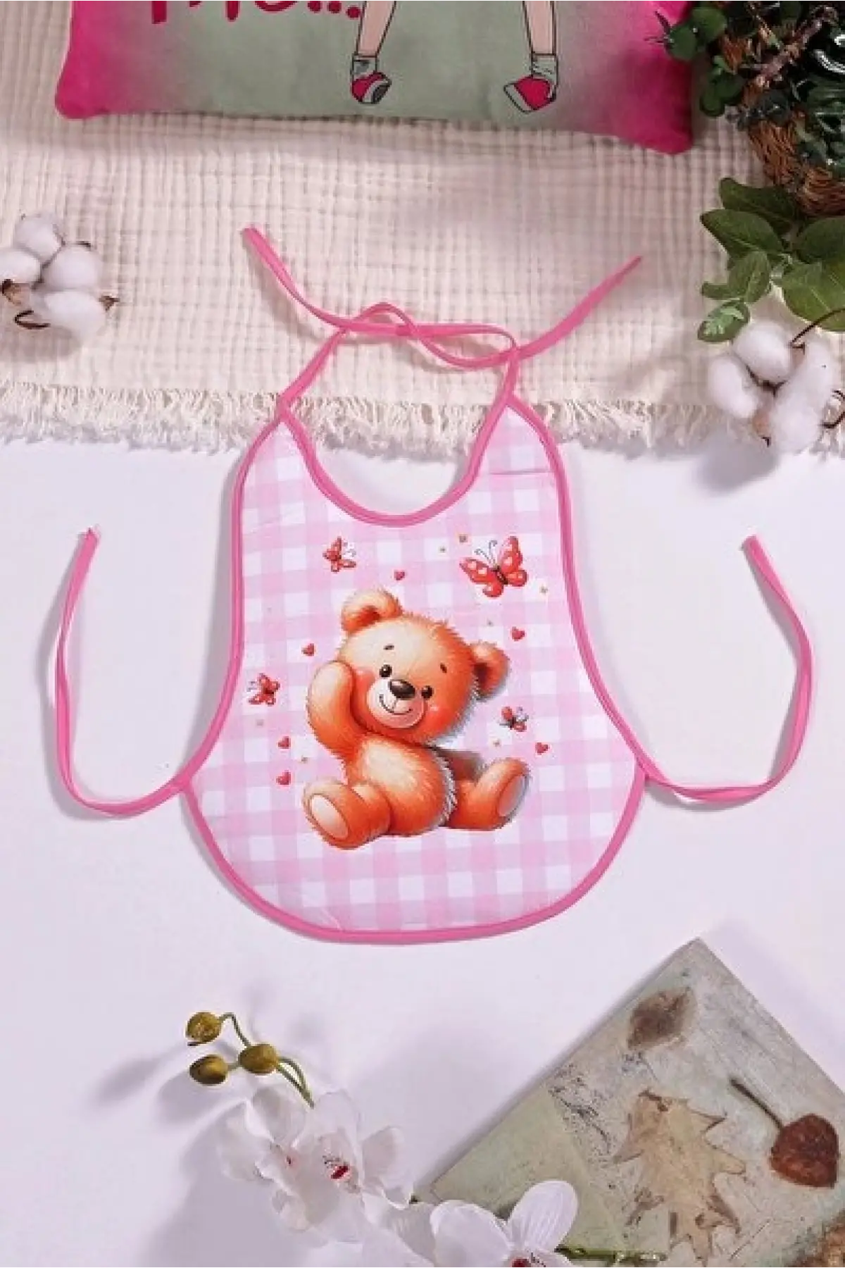 Ekose Pembe Bear Desenli Sıvı Geçirmez Armut Önlük Boyundan ve Belden Bağlamalı 6-18 Ay