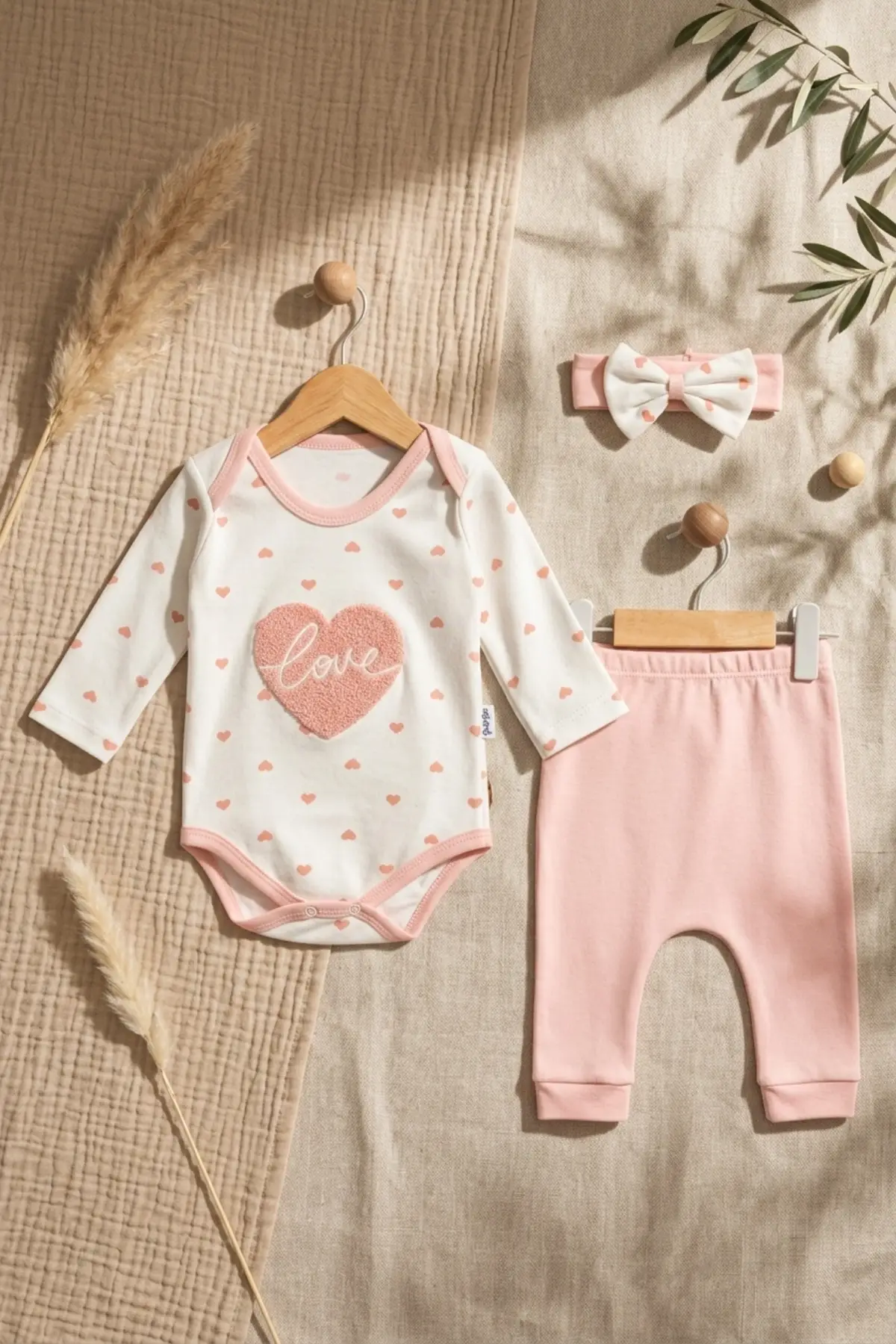 Aria Love Kız Bebek 3’lü Takım - %100 Pamuklu Kalp Desenli Zıbın, Alt ve Bandana Seti - Pudra 3-9 Ay