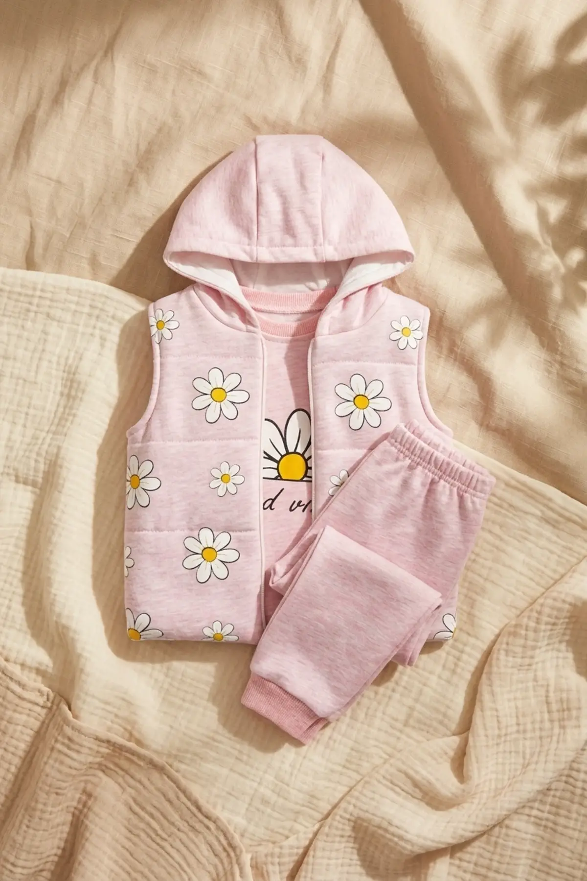 Kız Bebek Pembe Papatya Desenli 3lü Takım - Kapüşonlu Şişme Yelek, Sweatshirt ve Eşofman Altı Kombini
