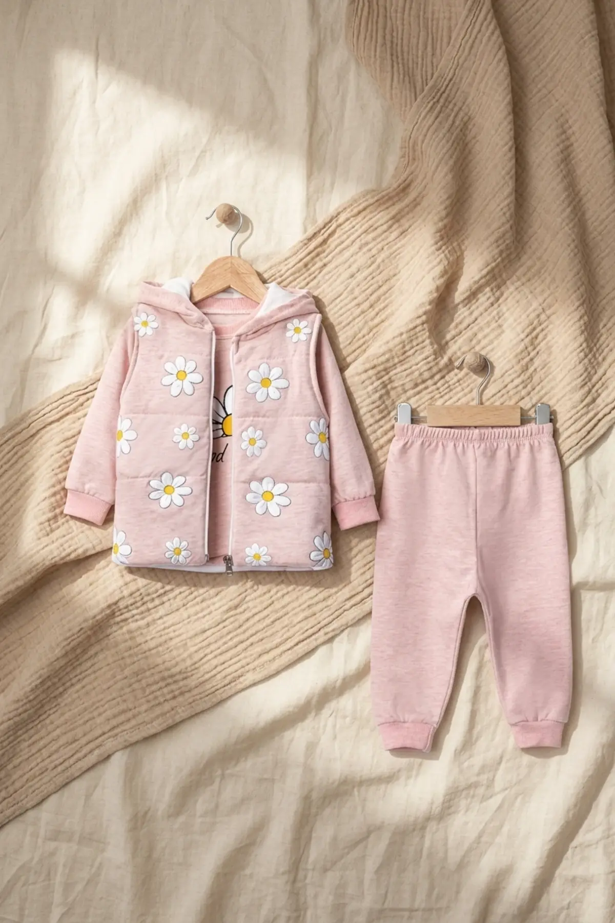 Kız Bebek Somon Papatya Desenli 3lü Takım - Kapüşonlu Şişme Yelek, Sweatshirt ve Eşofman Altı Kombini