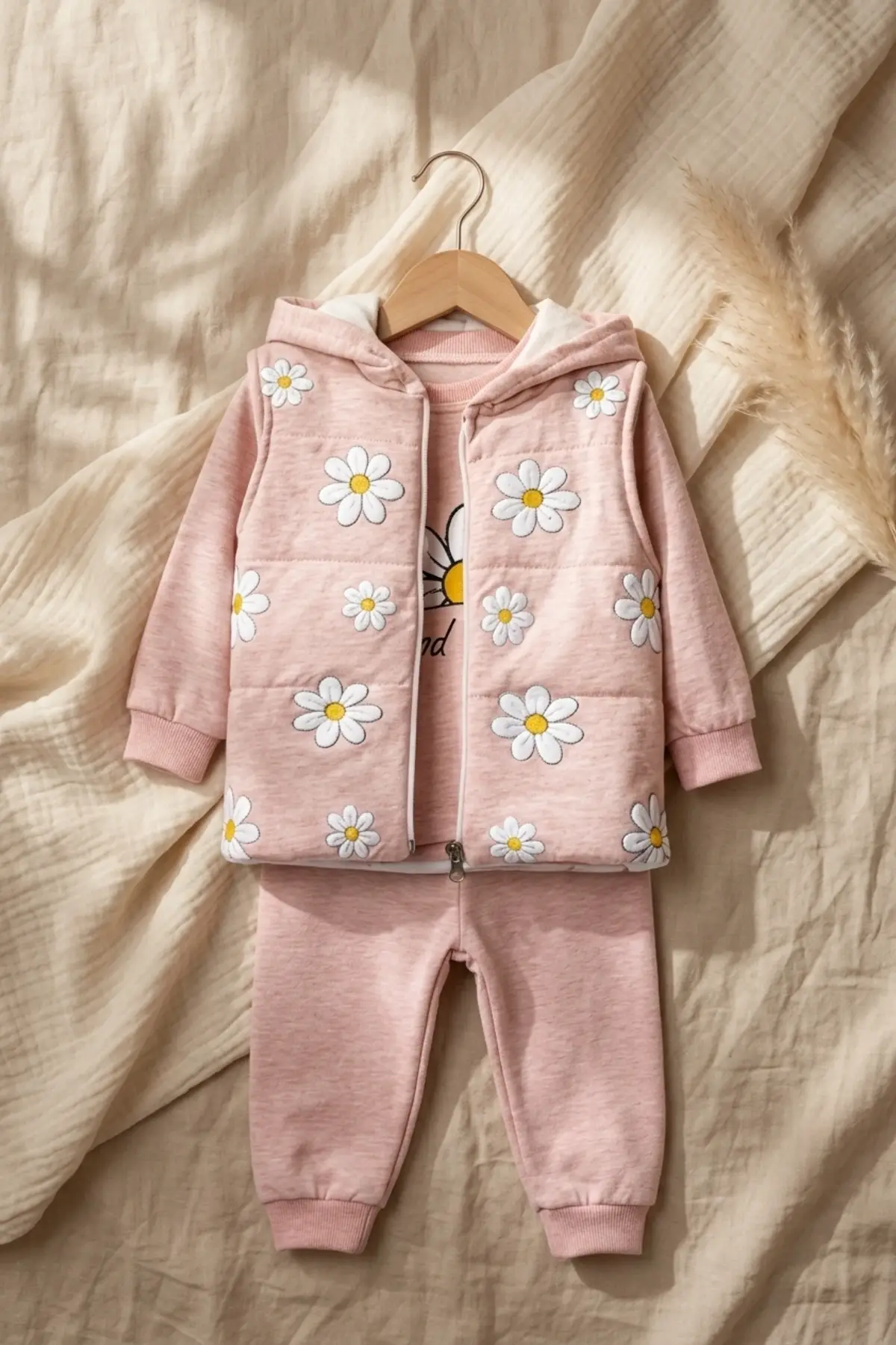 Kız Bebek Somon Papatya Desenli 3lü Takım - Kapüşonlu Şişme Yelek, Sweatshirt ve Eşofman Altı Kombini