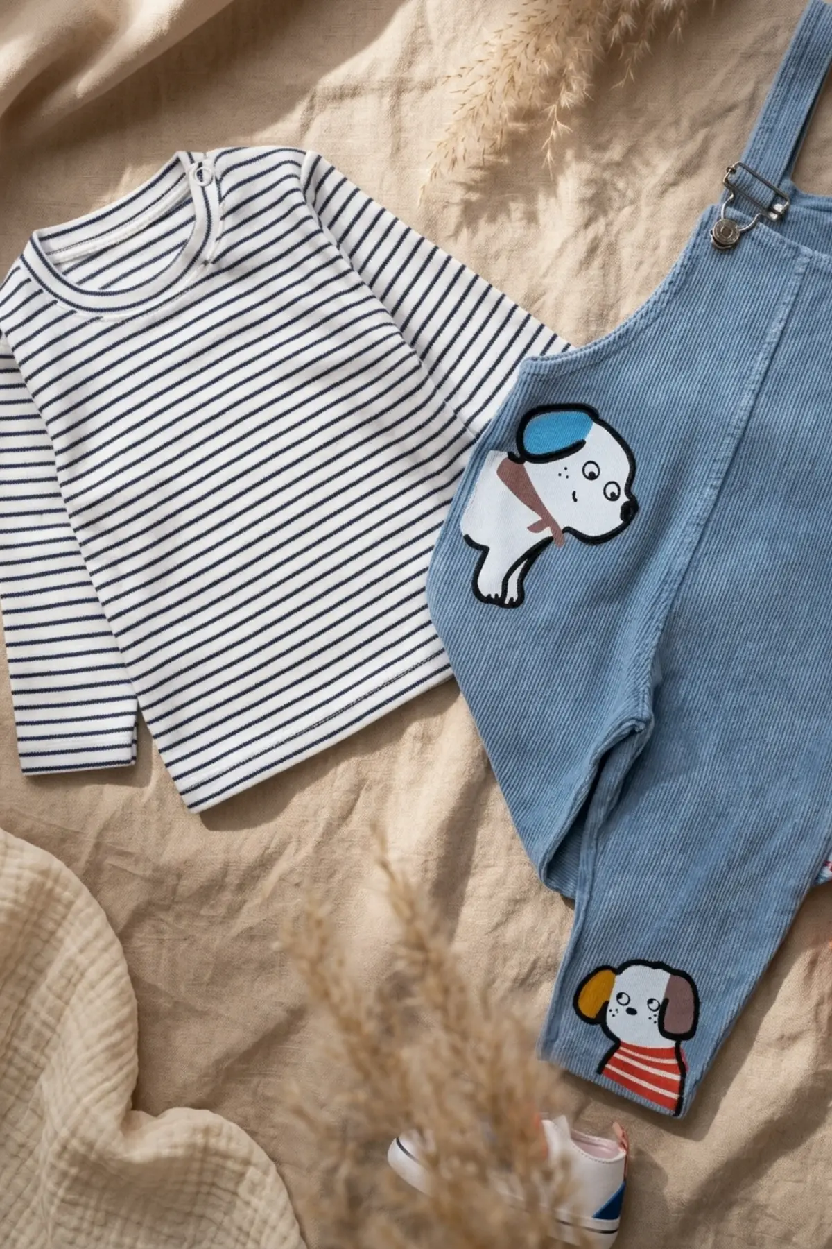 Sevimli Köpek Figürlü Açık Mavi Denim Salopet ve Çizgili Body 2li Bebek Salopet - %100 Pamuklu Yumuşak Doku
