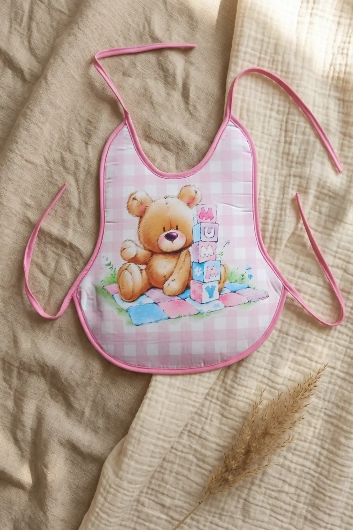 Ekose Pembe Bear Desenli Sıvı Geçirmez Armut Önlük Boyundan ve Belden Bağlamalı 6-18 Ay