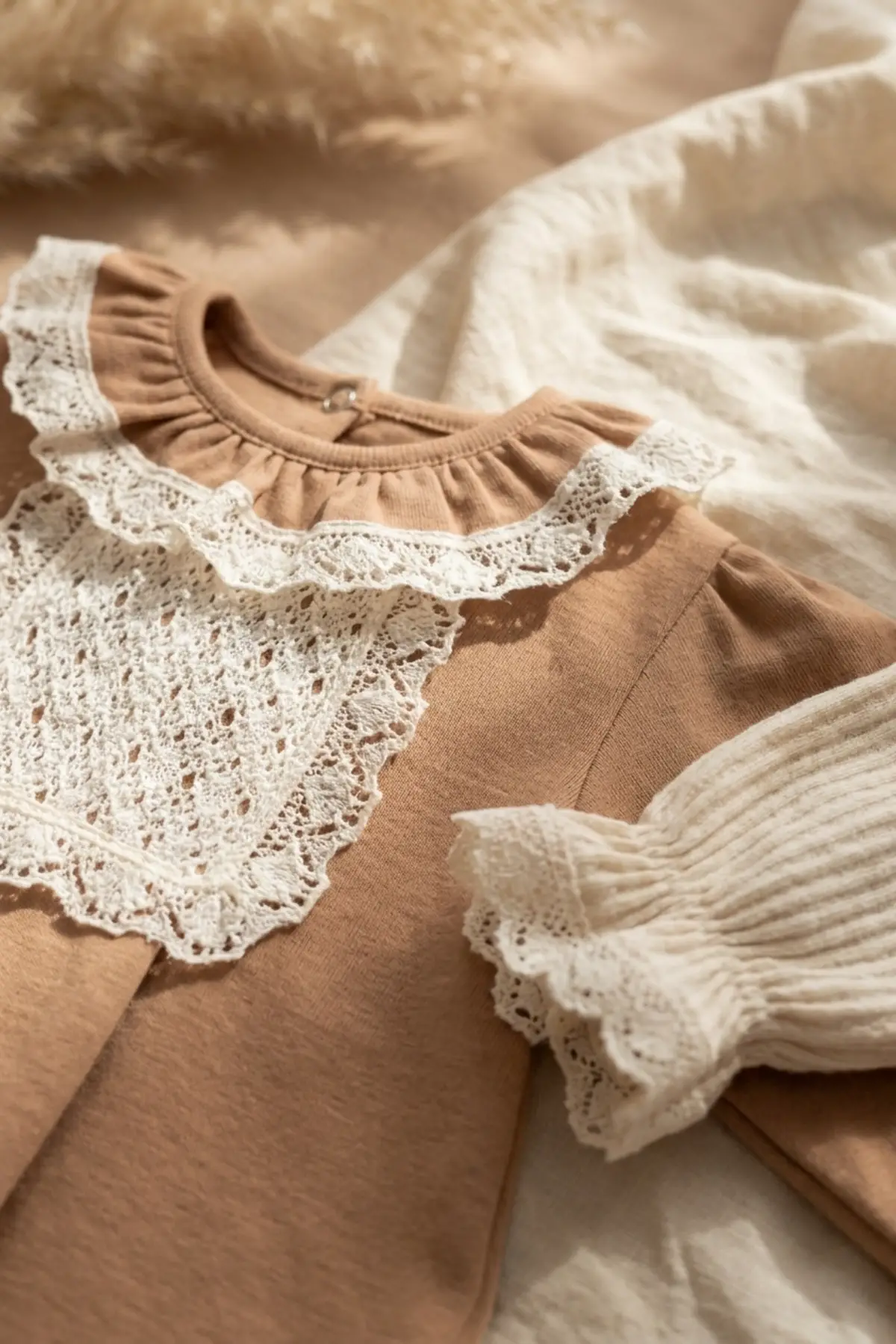 Kız Bebek Tarçın Dantel Yakalı Hastane Çıkışı ve Ekru Fitilli 5li Boho Set - %100 Yumuşak Pamuk