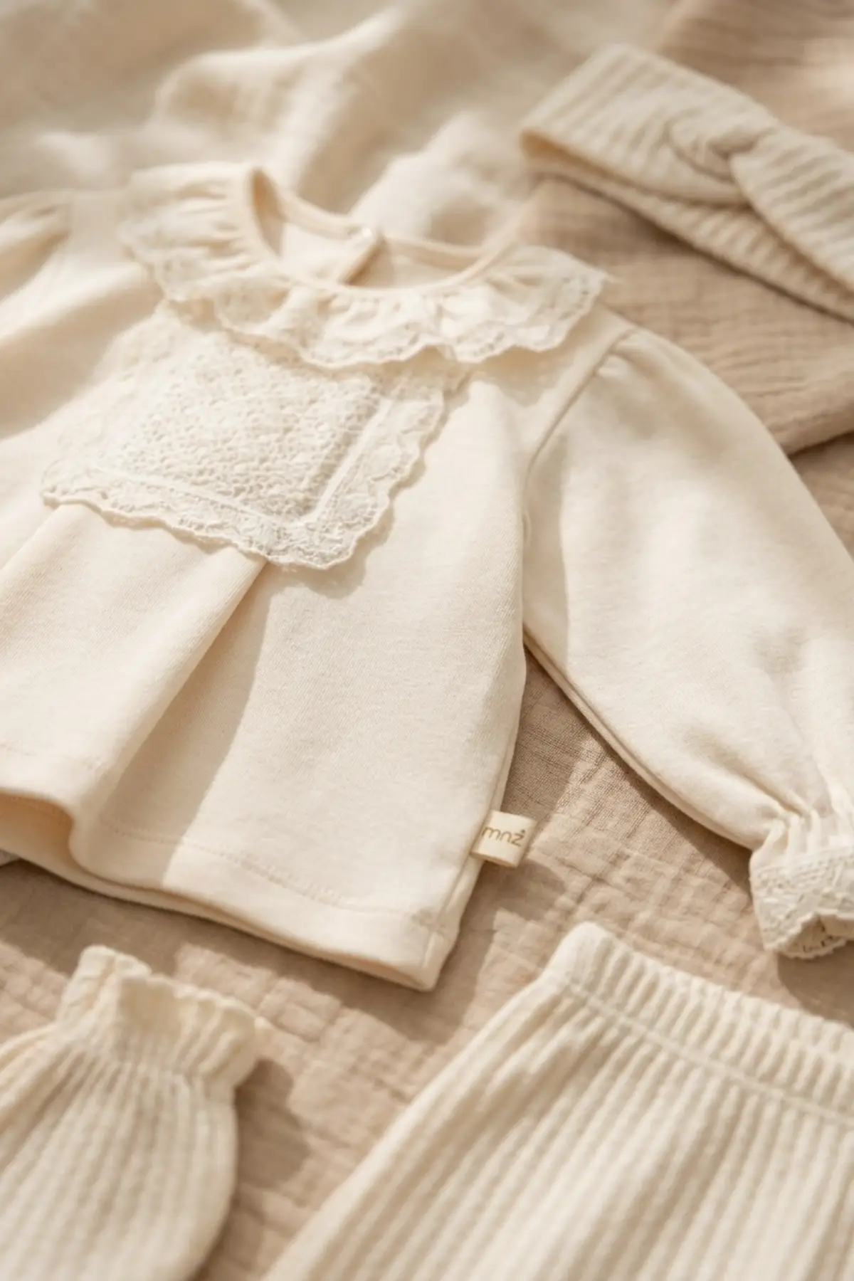 Kız Bebek Tarçın Dantel Yakalı Hastane Çıkışı ve Ekru Fitilli 5li Boho Set - %100 Yumuşak Pamuk