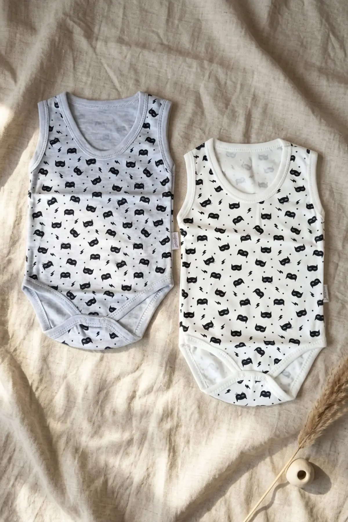 2li %100 Pamuklu Kolsuz Bebek Zıbın Takımı - Maske Desenli Gri ve Ekru Unisex Bebek Body Seti