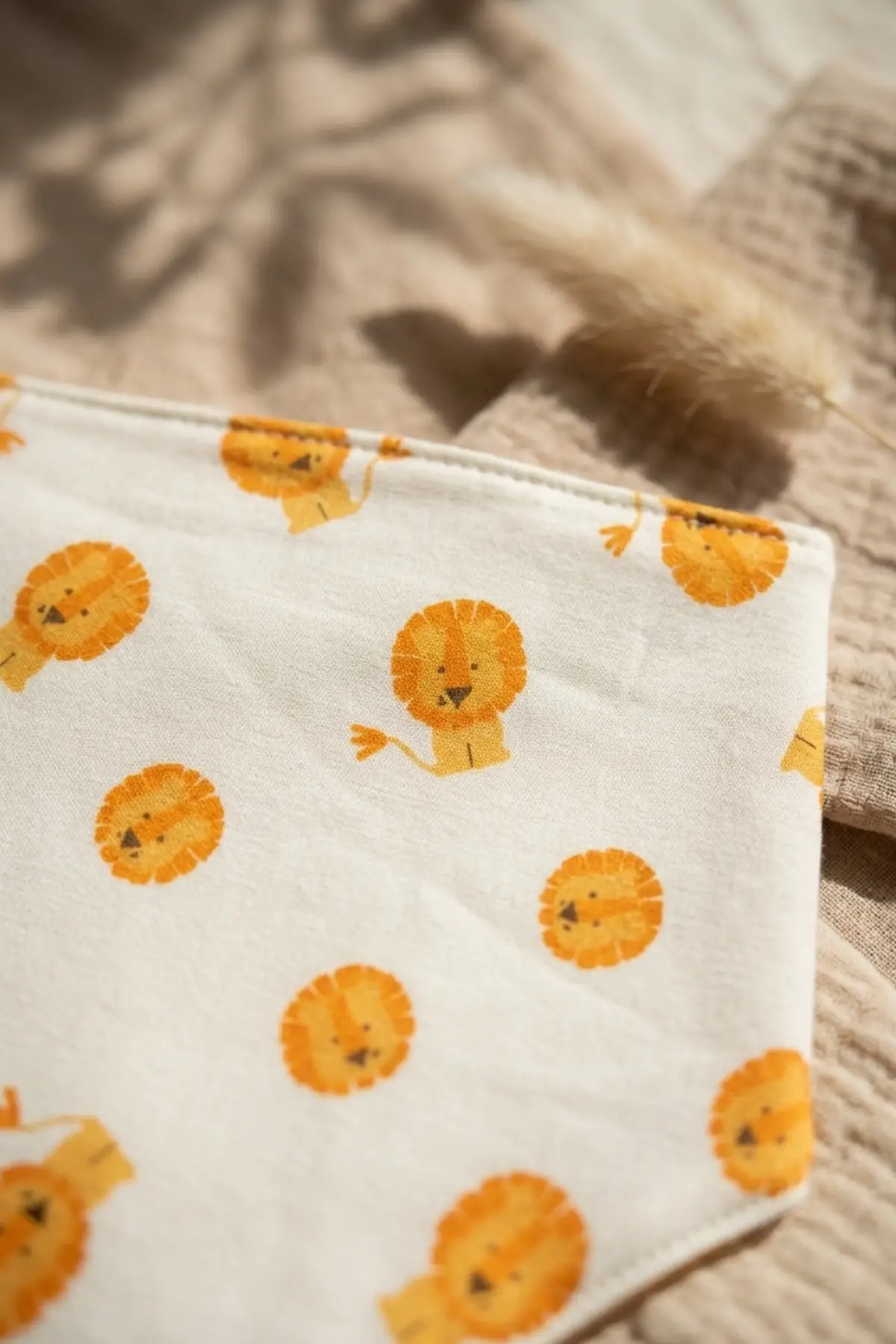 Bebek & Çocuk %100 Pamuklu Ayarlanabilir 2li Bandana Mama Önlüğü Seti - Hardal ve Aslan Desenli Safari Serisi