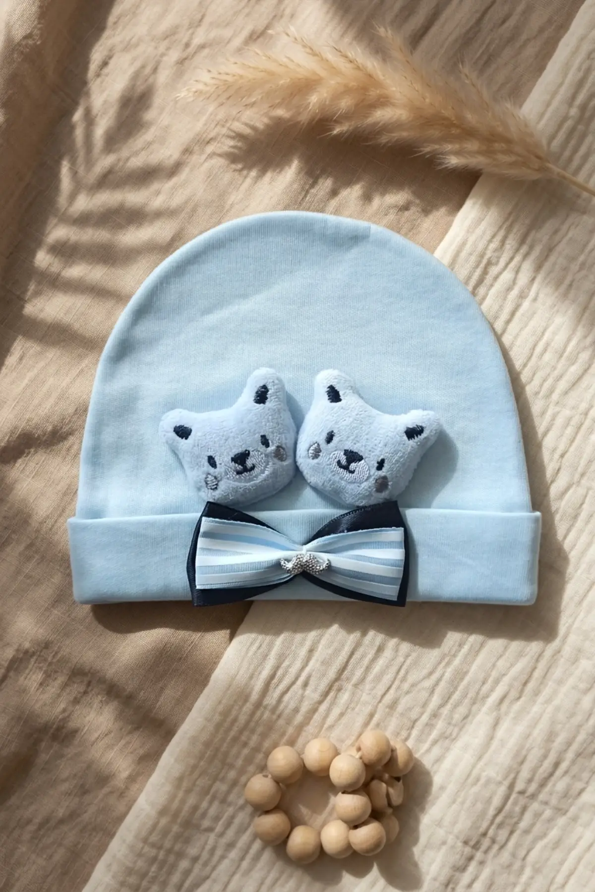 Teddy Charm Nakışlı ve Papyon Detaylı %100 Pamuklu Yumuşak Bebek Beresi - Mavi Melanj Şık Bebek Aksesuarı