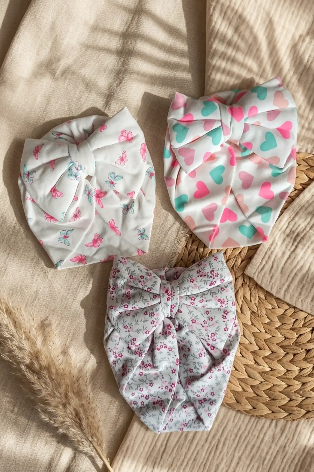Mia Bloom 3lü Pamuklu Bebek Bone Seti - Esnek Fiyonklu Kelebek, Kalp ve Çiçek Desenli Bebek Bone Takımı