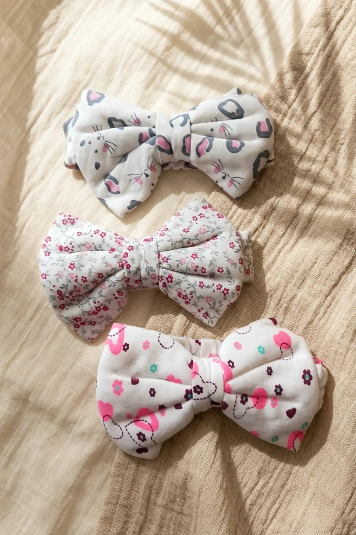 3lü Bebek ve Çocuk Pamuklu Fiyonk Bandana Seti - Yumuşak Dokulu Floral ve Kedi Desenli Saç Aksesuarı