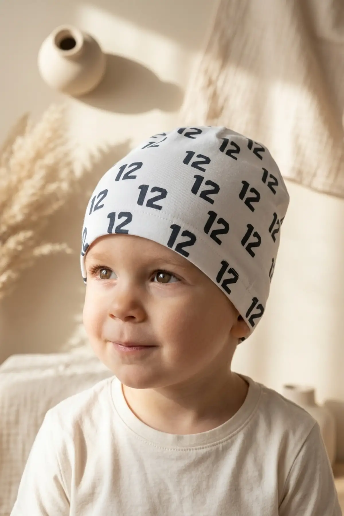 Unisex Beyaz 12 Tipografik Desenli Pamuklu Slouchy Bere Şapka - Modern Sokak Stili Tasarım 2-4 Yaş