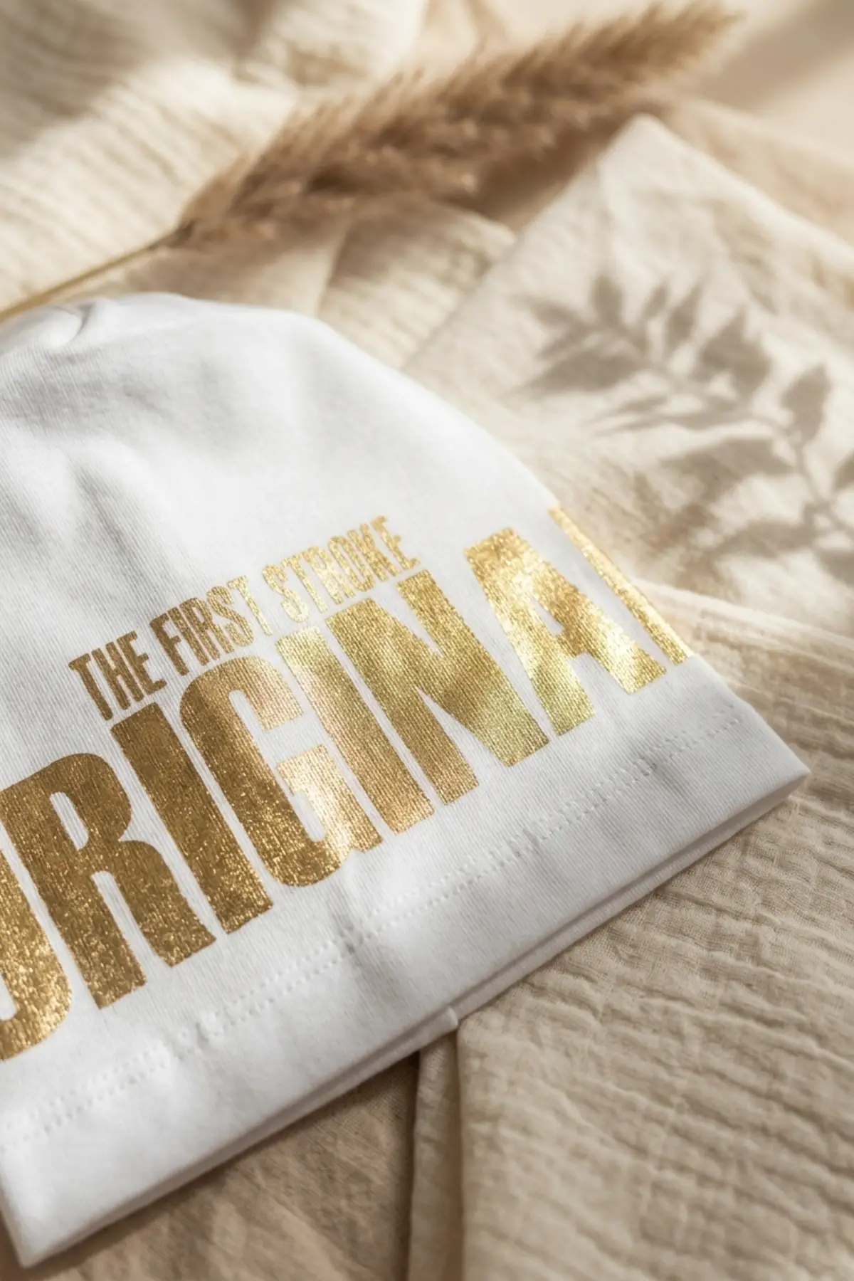 Nova Street Beyaz Pamuklu Bere - Gold Metalik Baskılı Hip-Hop Tarzı Unisex Modern Şapka 2-4 Yaş