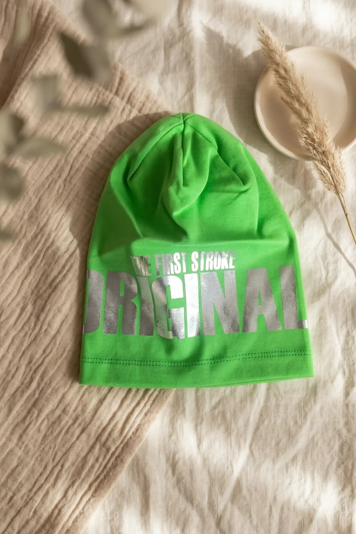 Nova Street Beyaz Pamuklu Bere - Yeşil Metalik Baskılı Hip-Hop Tarzı Unisex Modern Şapka 2-4 Yaş