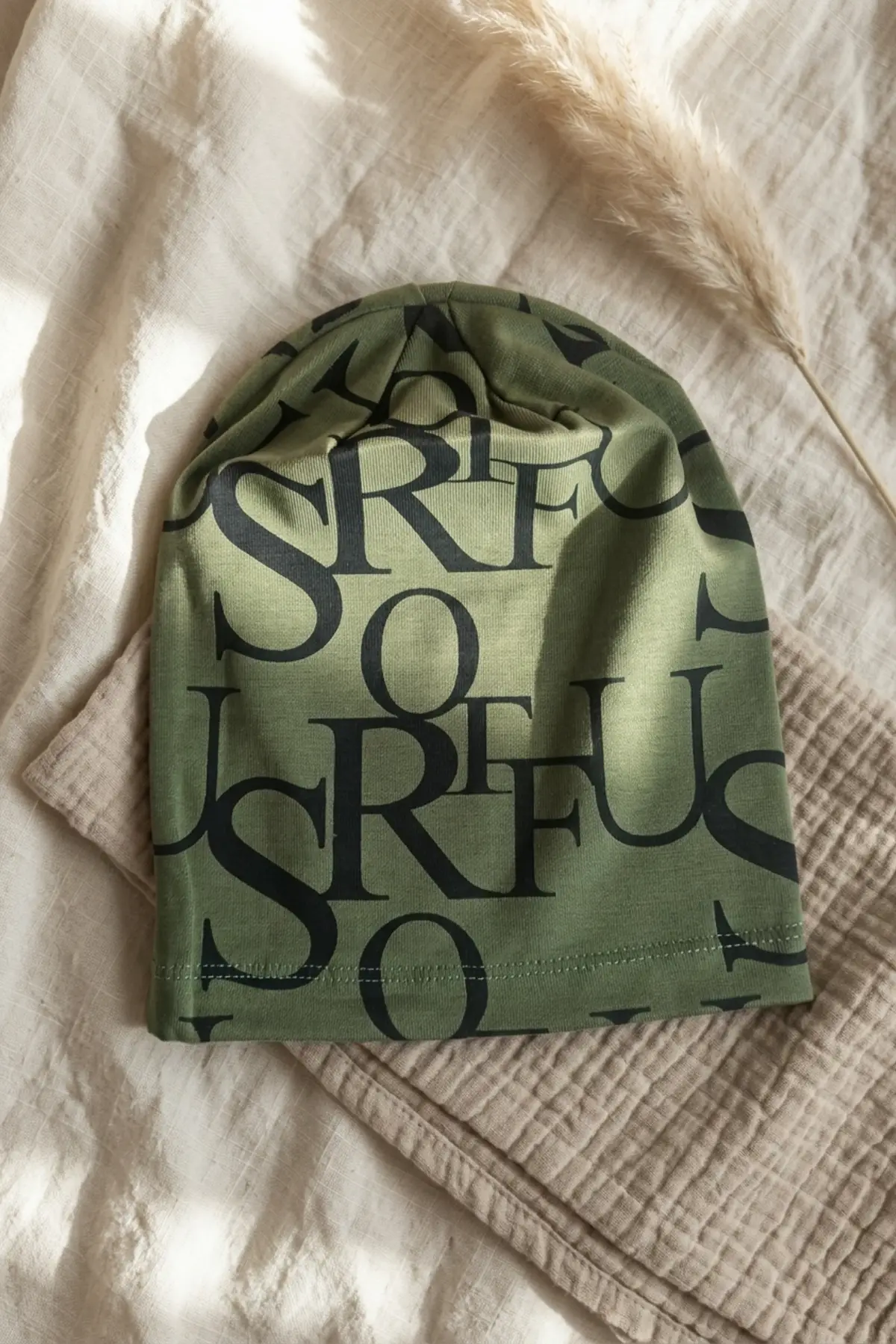 Unisex Siyah Yeşil Tipografik Desenli Pamuklu Slouchy Bere Şapka - Modern Sokak Stili Tasarım 2-4 Yaş