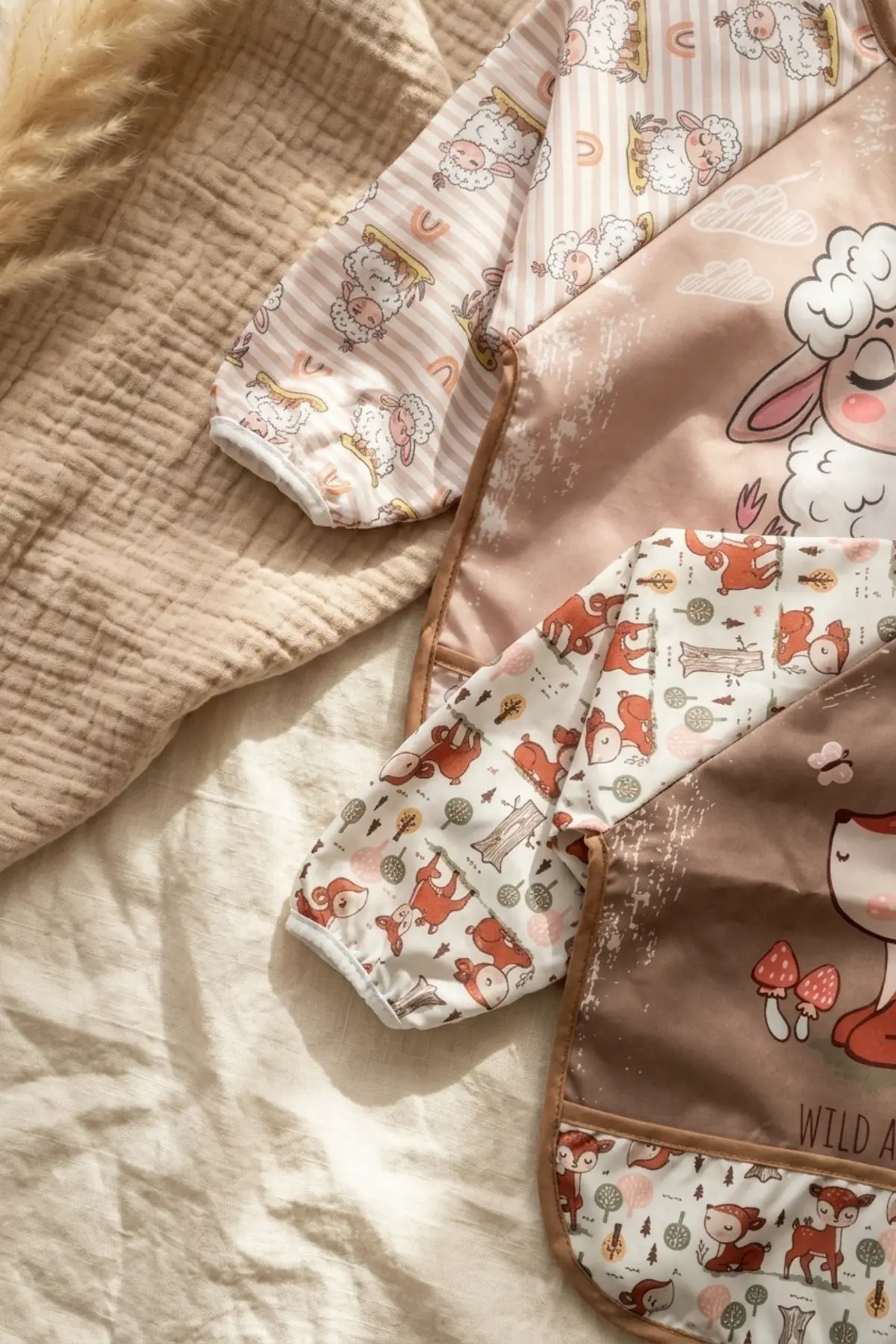 TinyBloom 2li Set Sıvı Geçirmez Uzun Kollu Bebek Mama ve Etkinlik Önlüğü - Leke Tutmaz Silinebilir BLW Önlüğü - Boho Ceylan & Kuzu Desenli