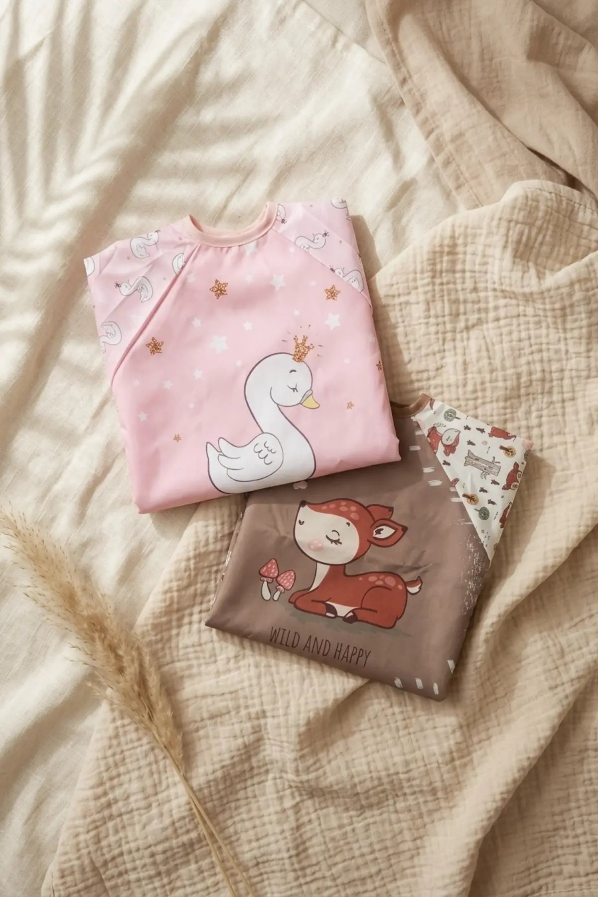 Bloom 2li Paket Sıvı Geçirmez Uzun Kollu Bebek Mama Önlüğü -6-24 Ay Pembe Kuğu ve Ceylan Desenli BLW Önlük Seti