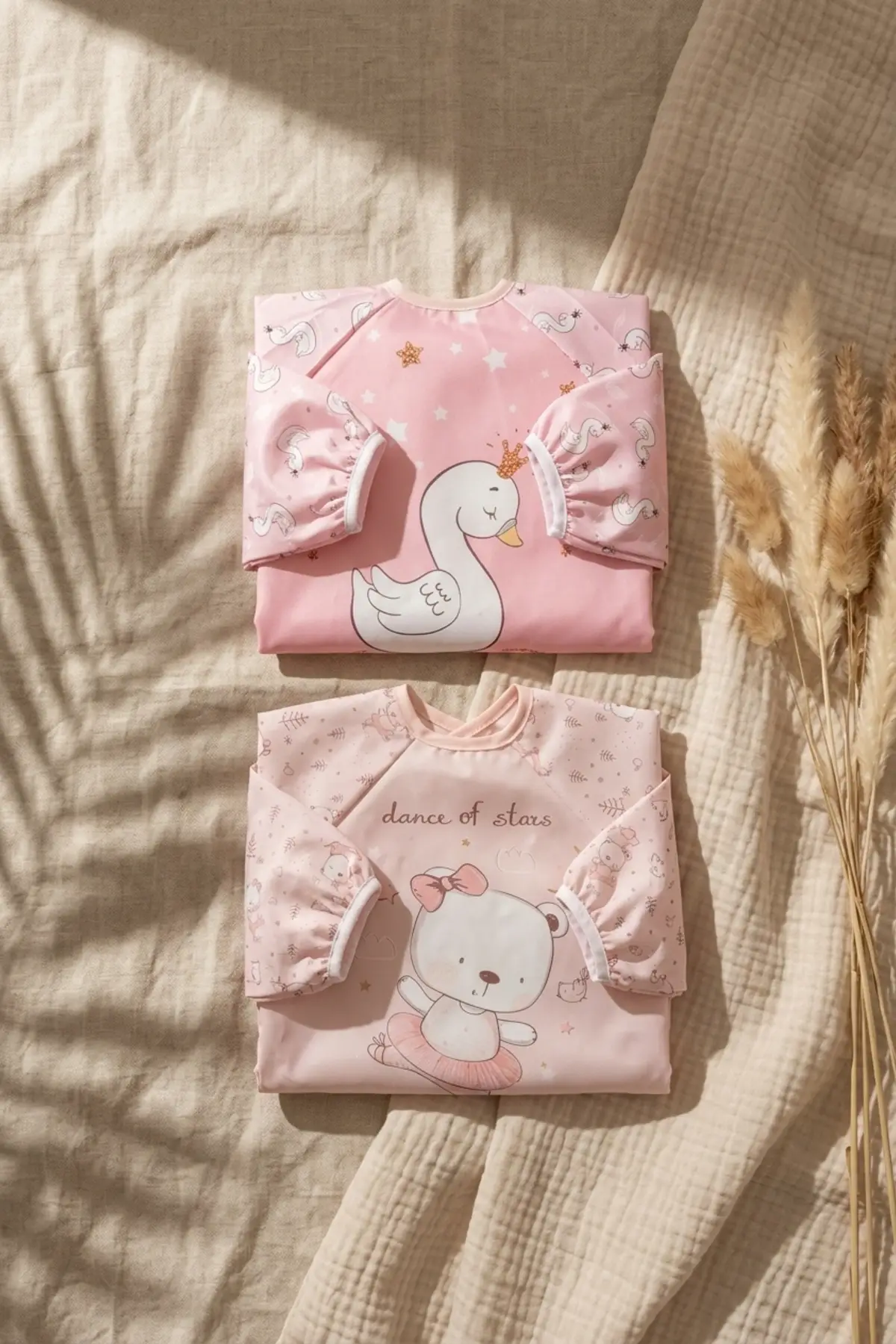 Kız Bebek Su Geçirmez Kollu Mama Önlüğü 2li Set - Leke Tutmaz, Sıvı Geçirmez, Lastikli Manşet, Kuğu ve Balerin Ayıcık Desenli Aktivite Önlüğü